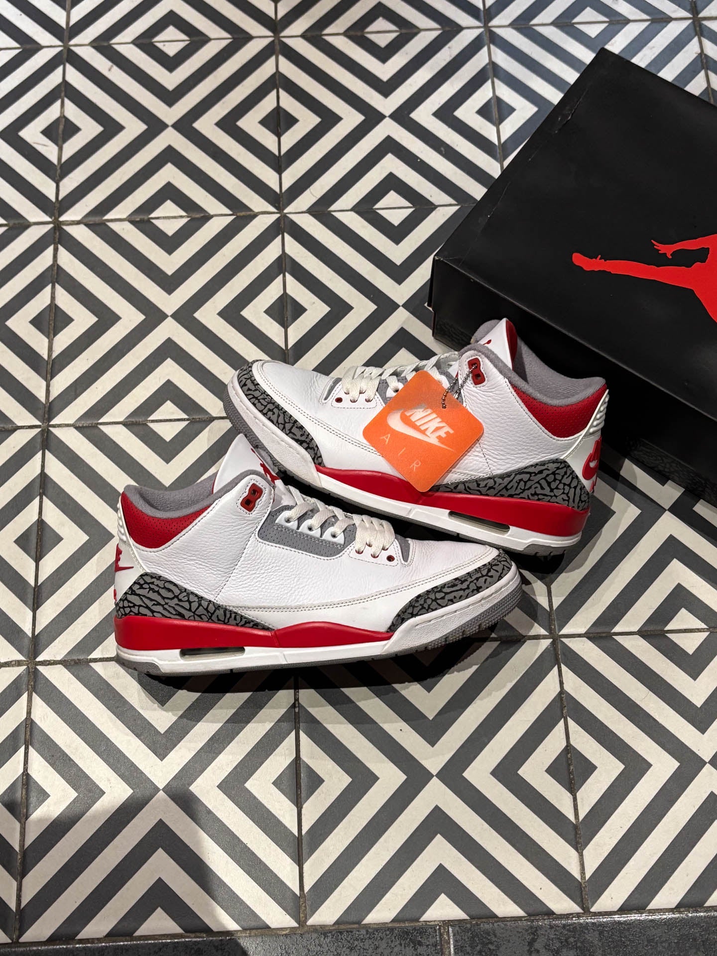 Jordan 3 Fire red (Taille 44)