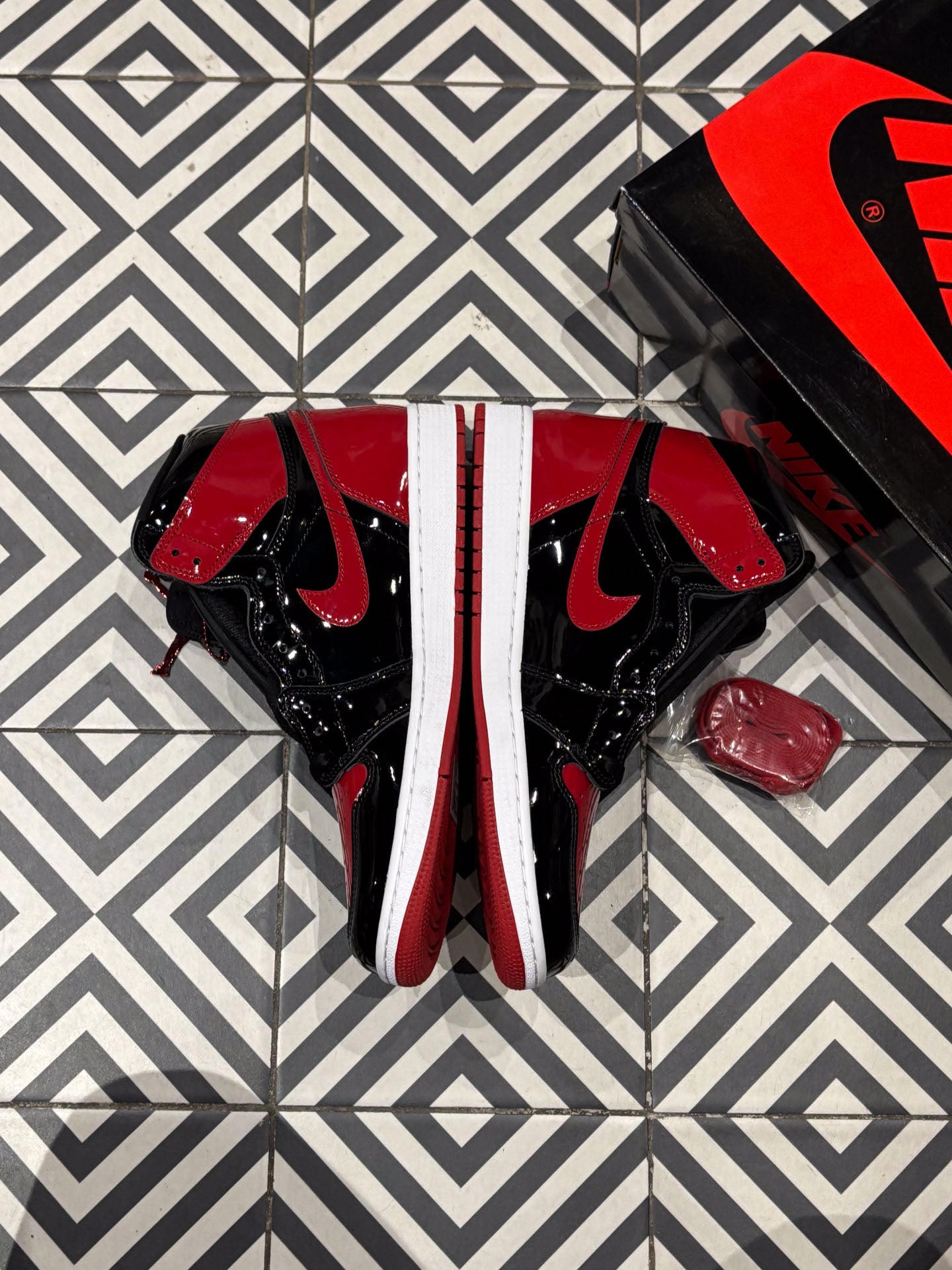 Jordan 1 High Patent Bred (Taille 47)