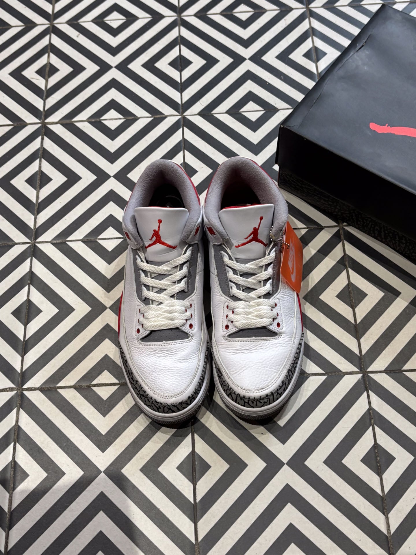 Jordan 3 Fire red (Taille 44)