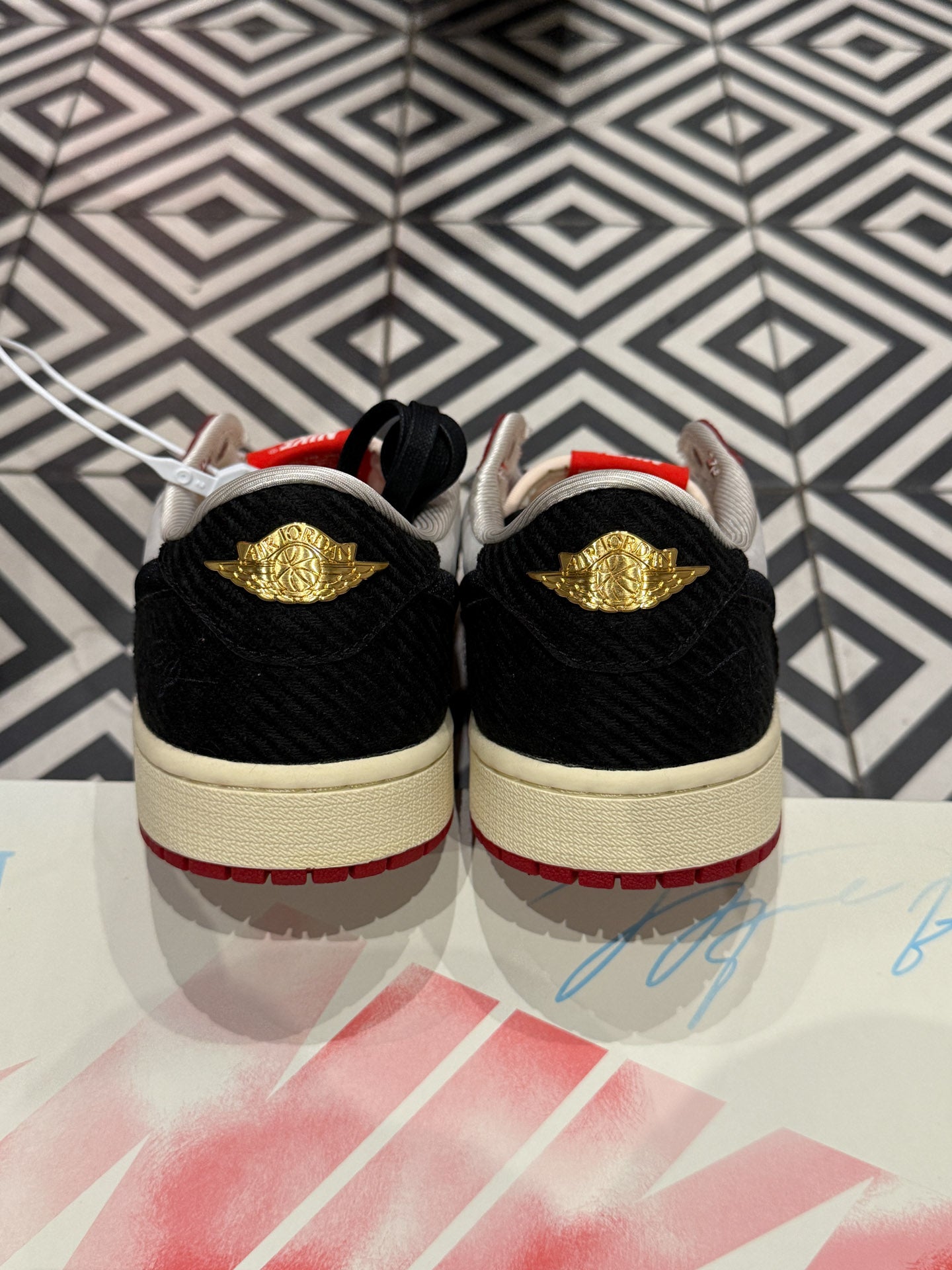 Jordan 1 Low Trophy Room (Taille 44)