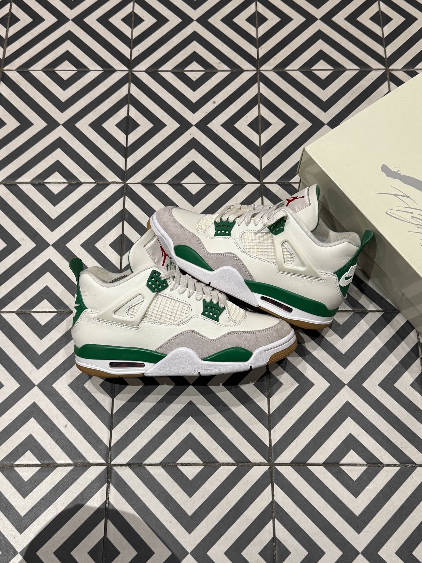 Jordan 4 SB Pine Green (Taille 40,5)