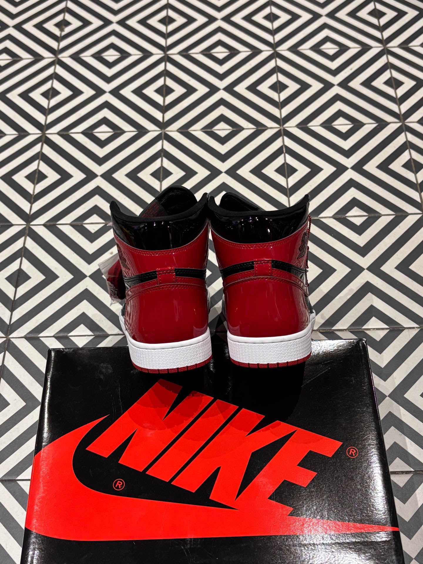 Jordan 1 High Patent Bred (Taille 47)