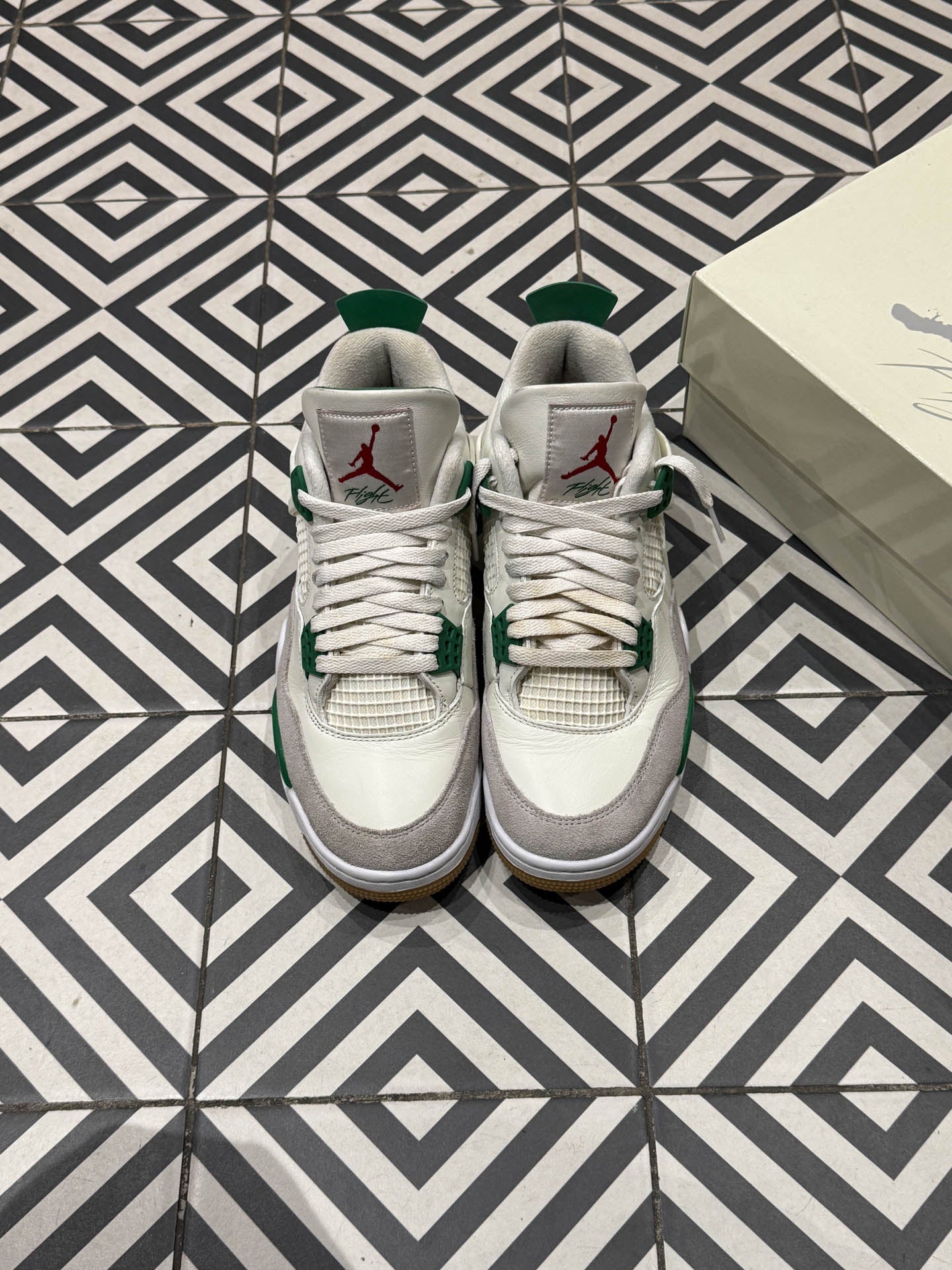 Jordan 4 SB Pine Green (Taille 40,5)