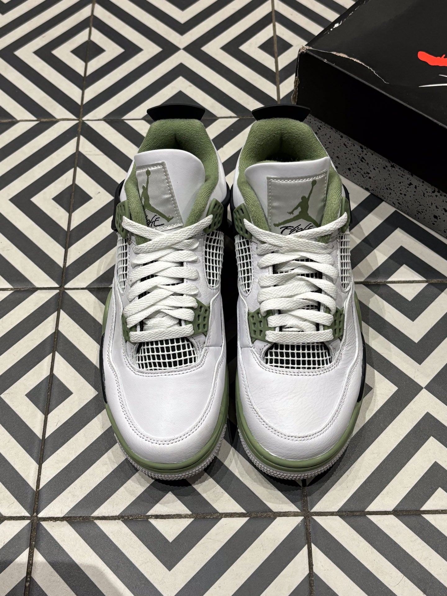 Jordan 4 Seafoam (Taille 40,5)