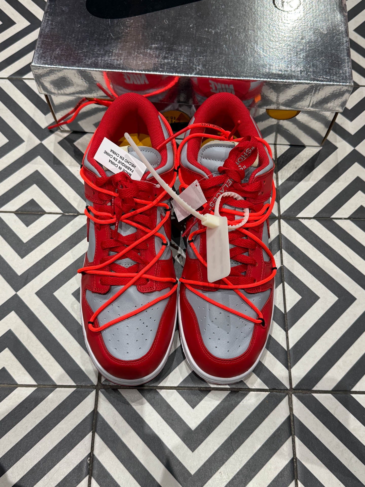 Dunk Low Off-White University Red (Taille 44,5)