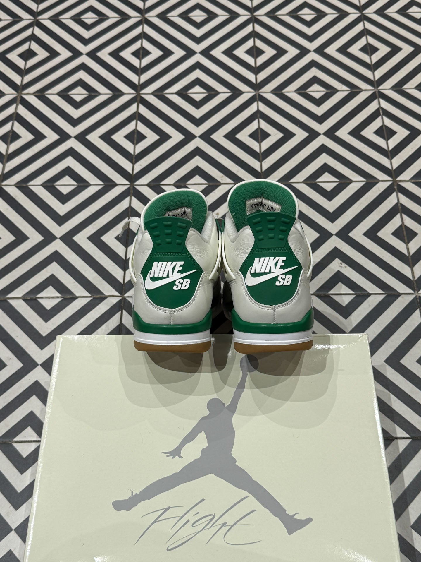 Jordan 4 SB Pine Green (Taille 40,5)