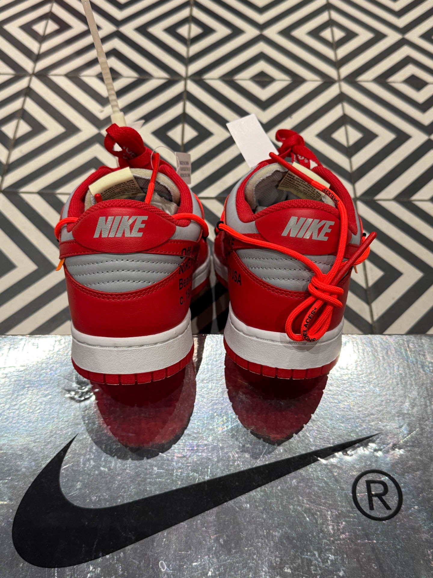 Dunk Low Off-White University Red (Taille 44,5)