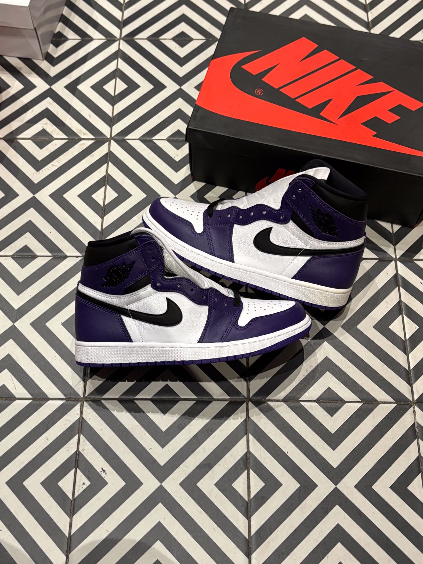 Jordan 1 High Court Purple (Taille 40,5)