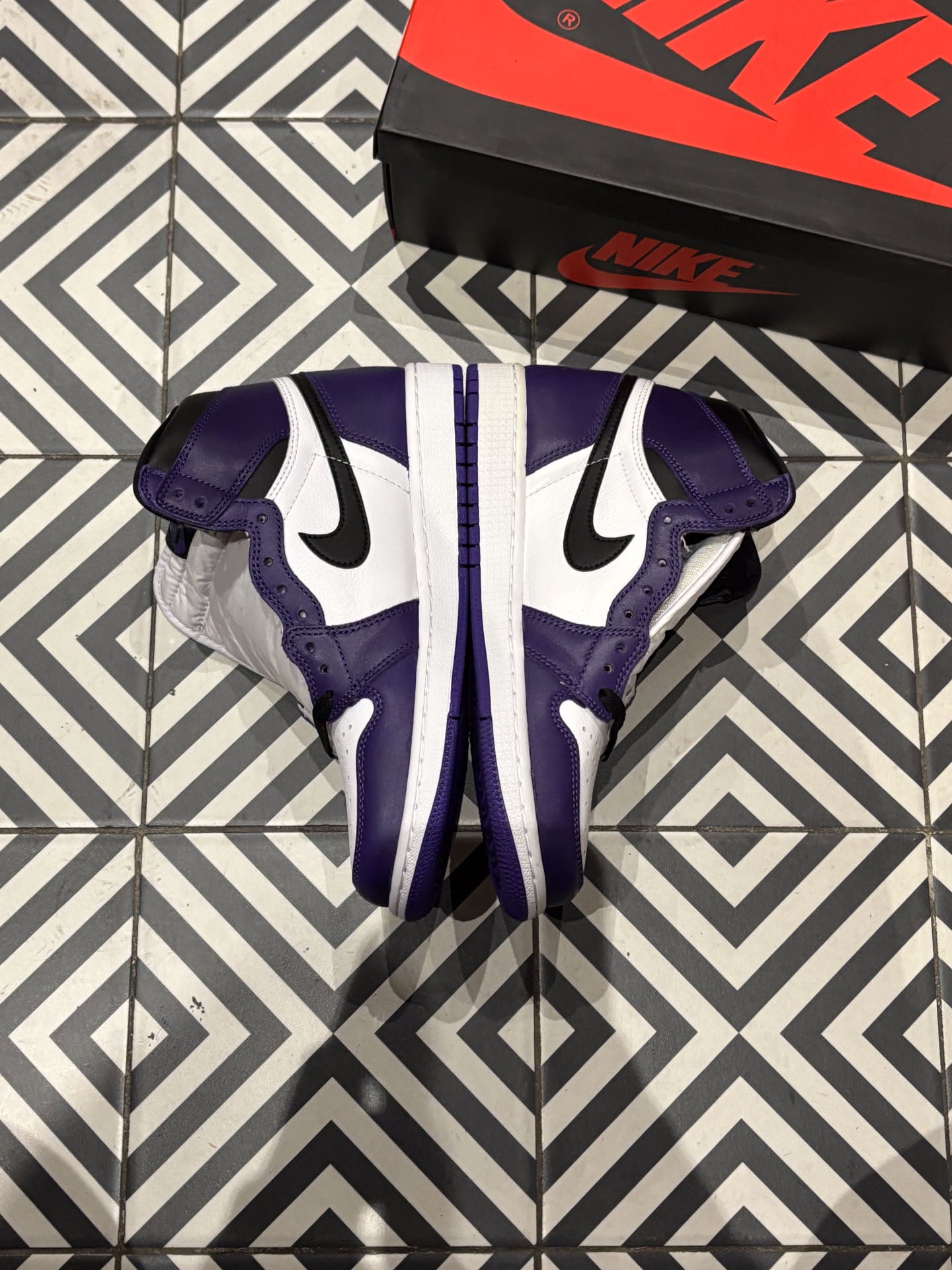 Jordan 1 High Court Purple (Taille 40,5)