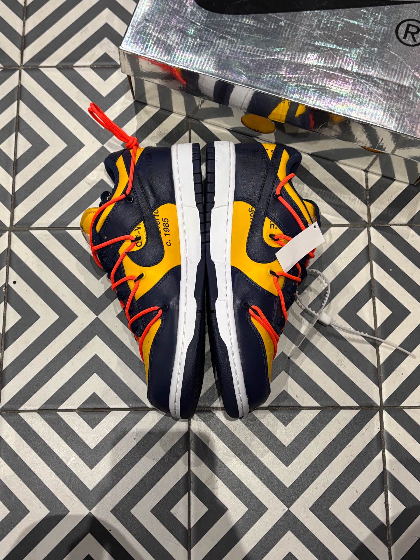 Dunk Low off-White Michigan (Taille 43)