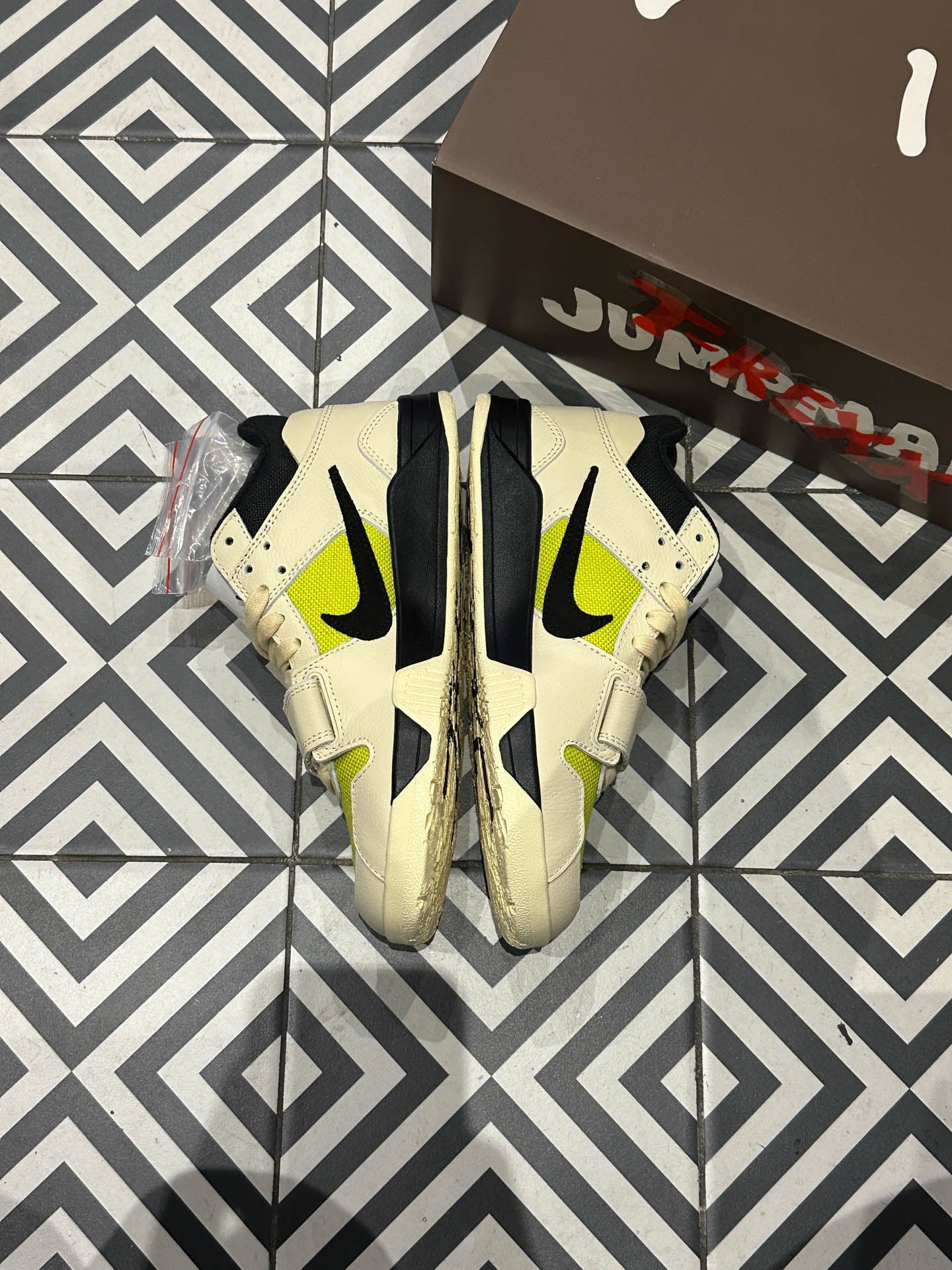 Jumpman Jaxx Travis Scott T Rexx (Taille 41)