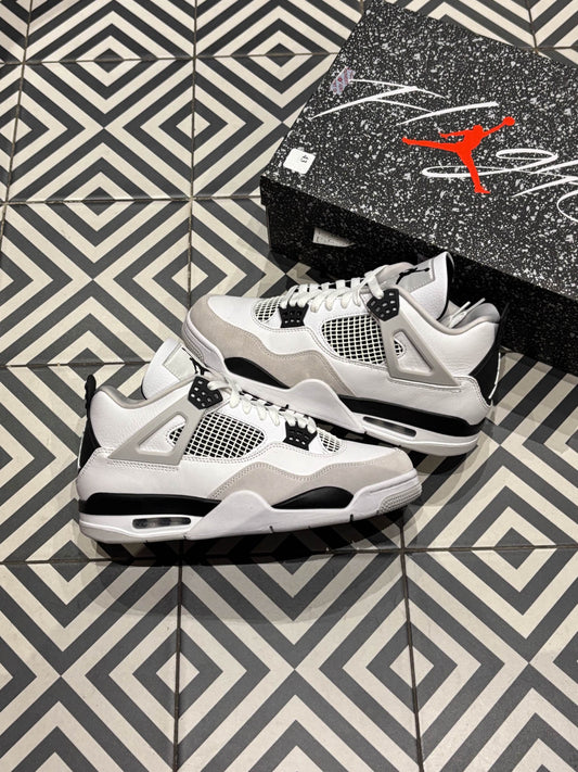 Jordan 4 Military Black (Taille 44,5)