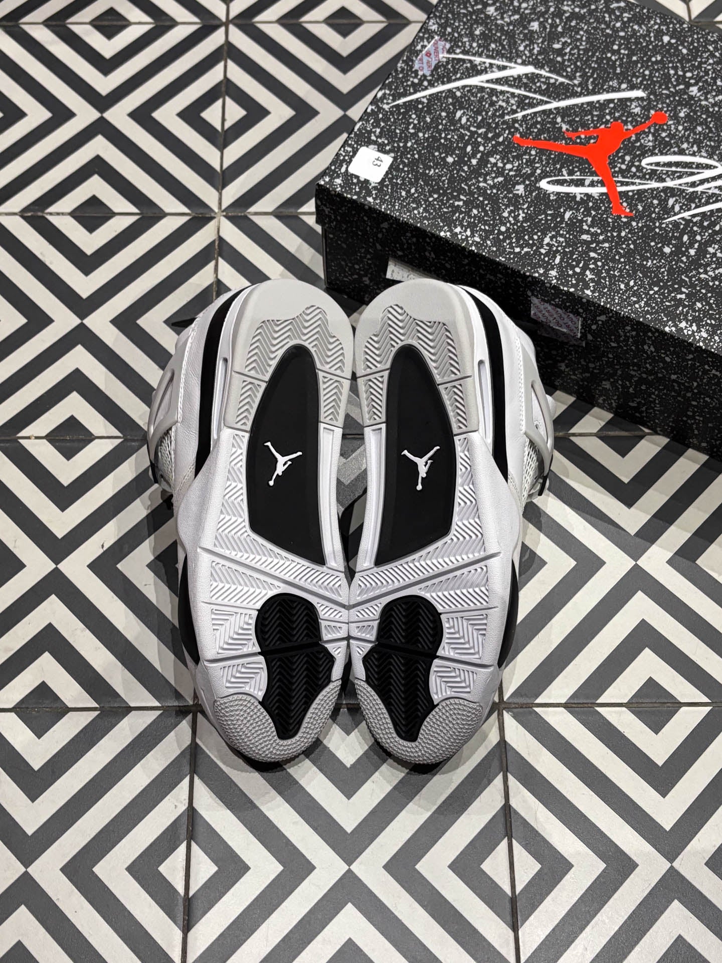 Jordan 4 Military Black (Taille 44,5)