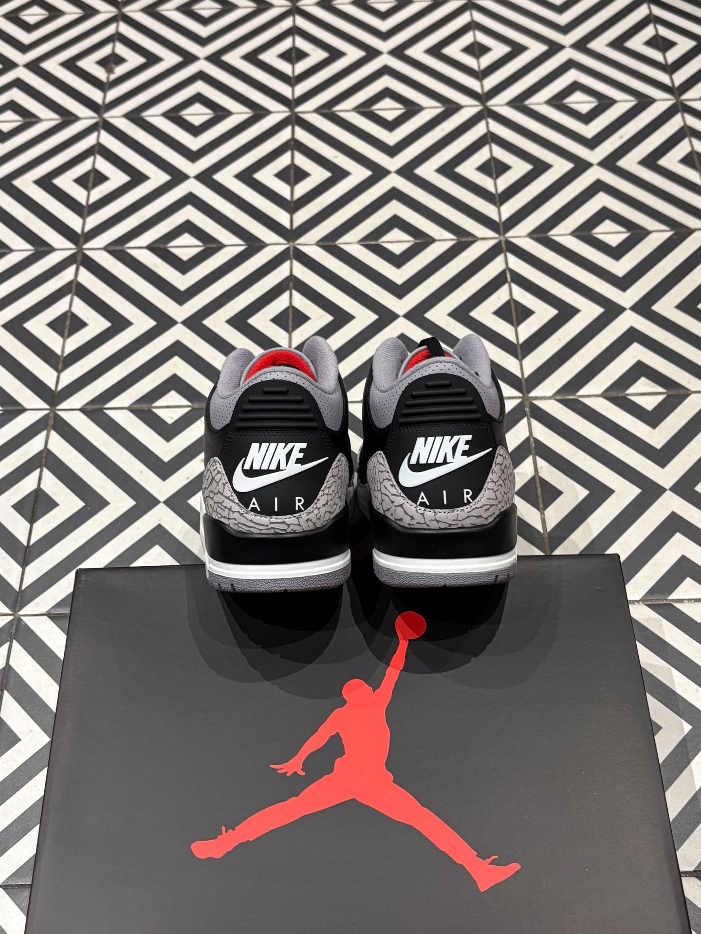 Jordan 3 Black Cement (Taille 44)