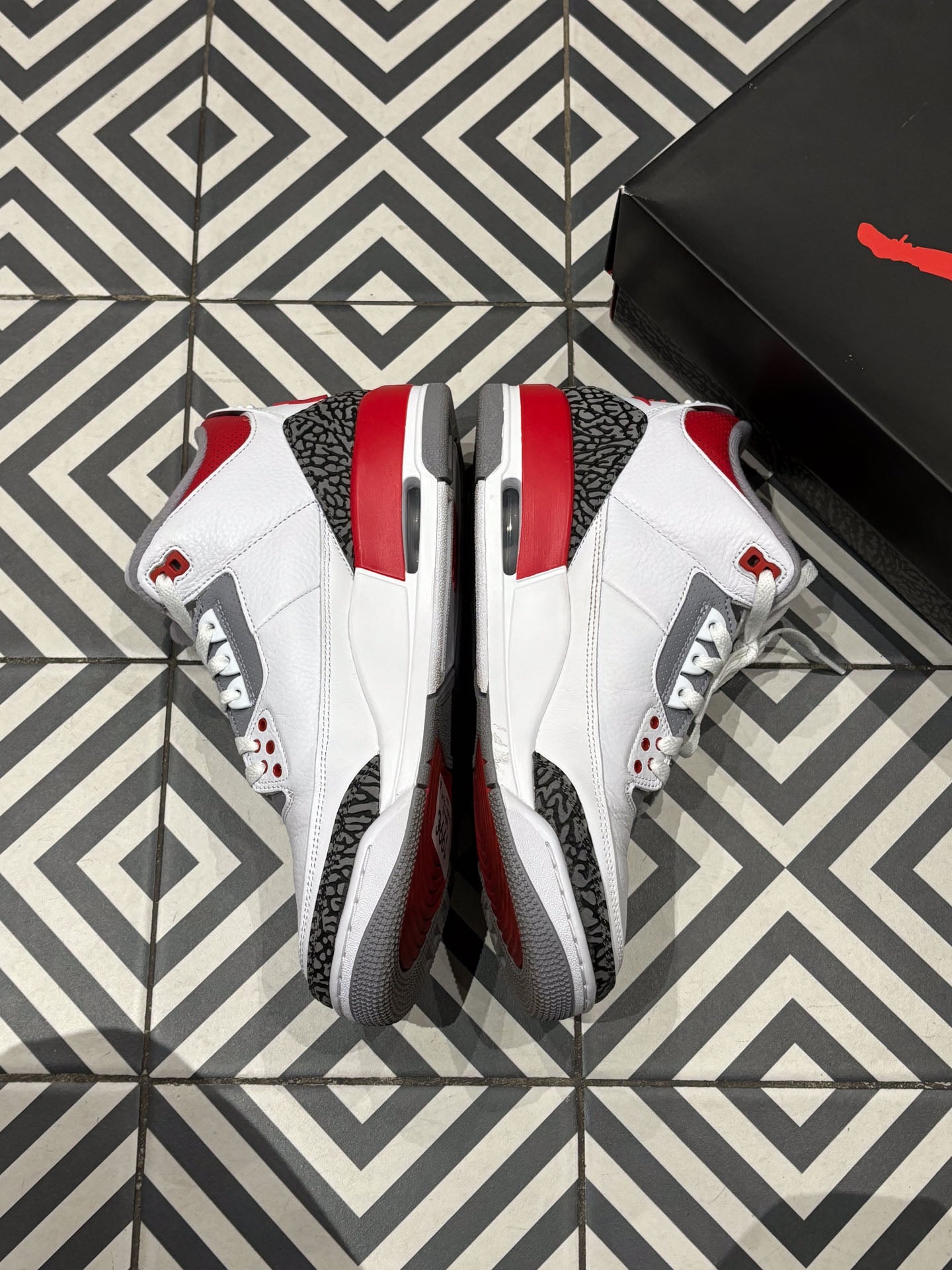 Jordan 3 Fire red (Taille 45)