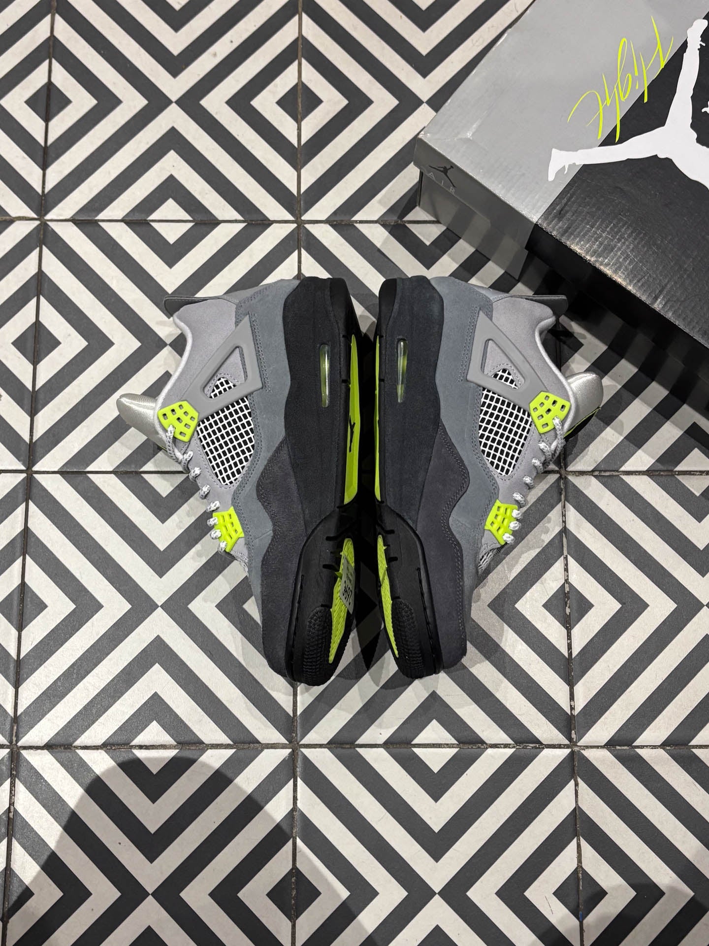 Jordan 4 Neon (Taille 42,5)