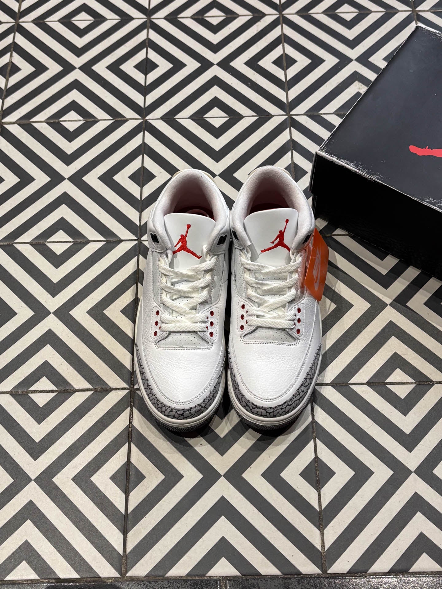 Jordan 3 White Cement Reimagined (Taille 42,5)