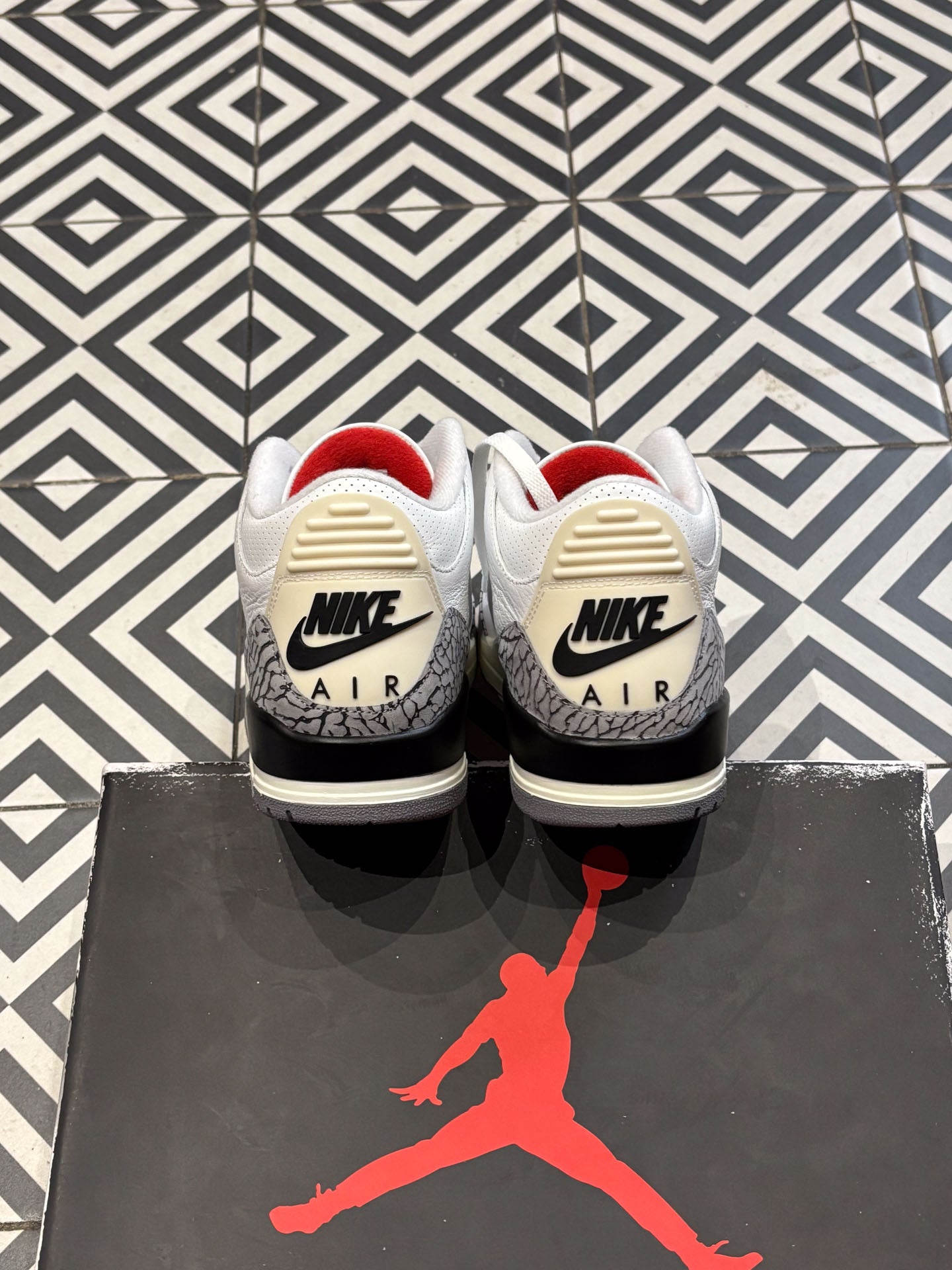 Jordan 3 White Cement Reimagined (Taille 42,5)