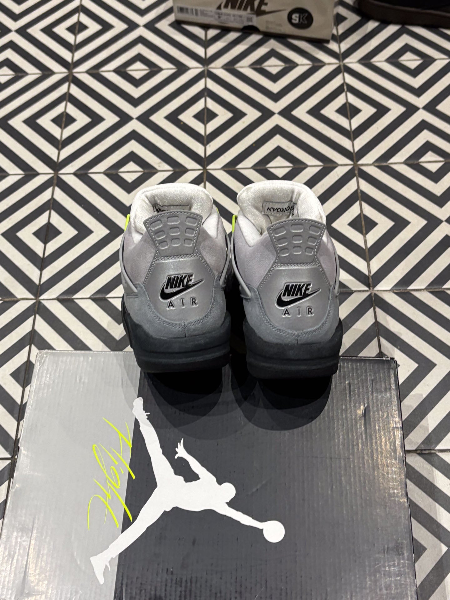 Jordan 4 Neon (Taille 42,5)