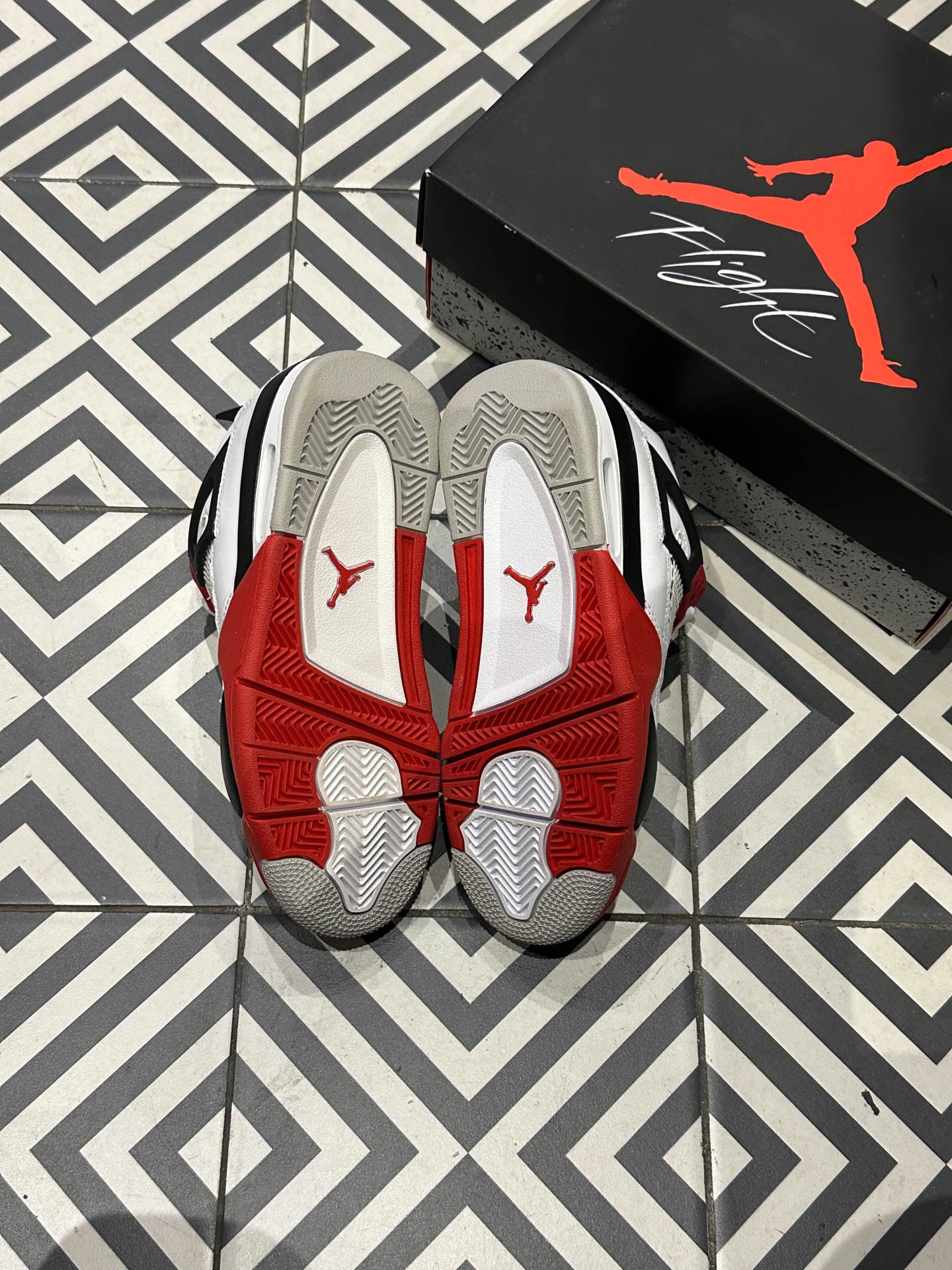 Jordan 4 Fire Red GS (Taille 36)