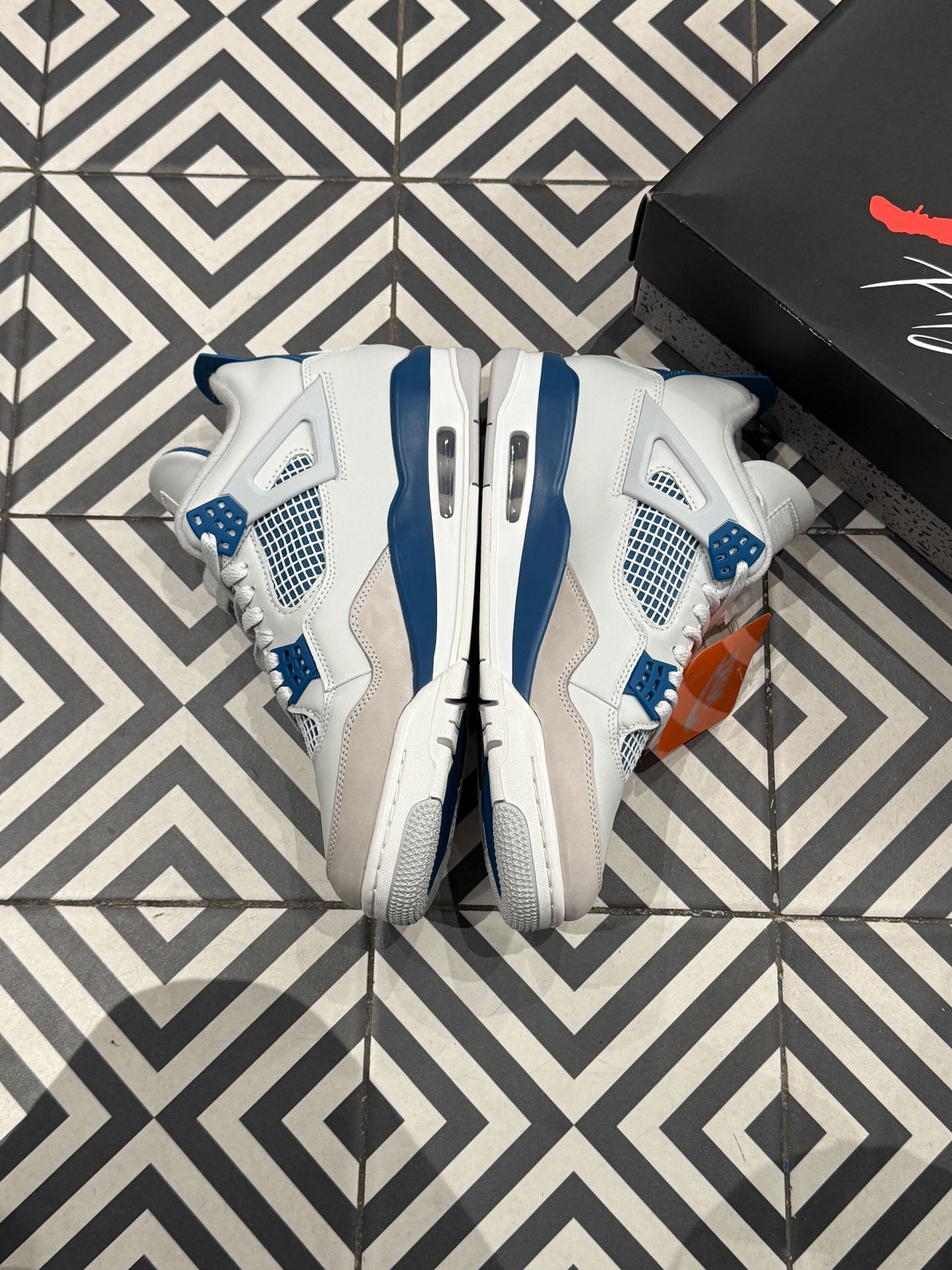 Jordan 4 Military Blue (Taille 43/44/45)