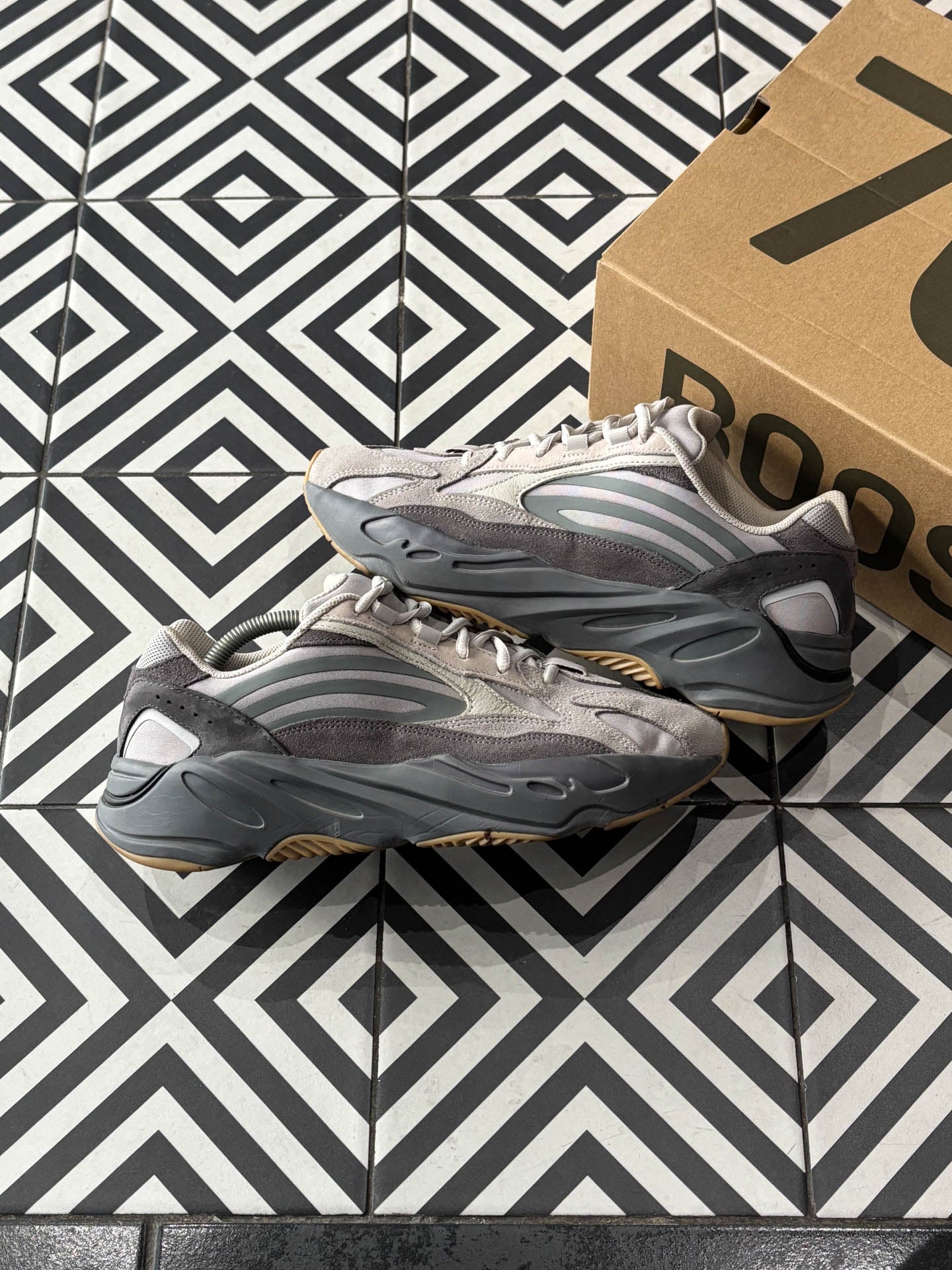 Yeezy 700 Tephra (Taille 43)