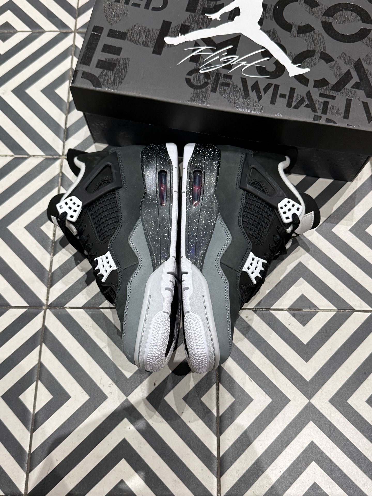 Jordan 4 Fear (Taille 40)