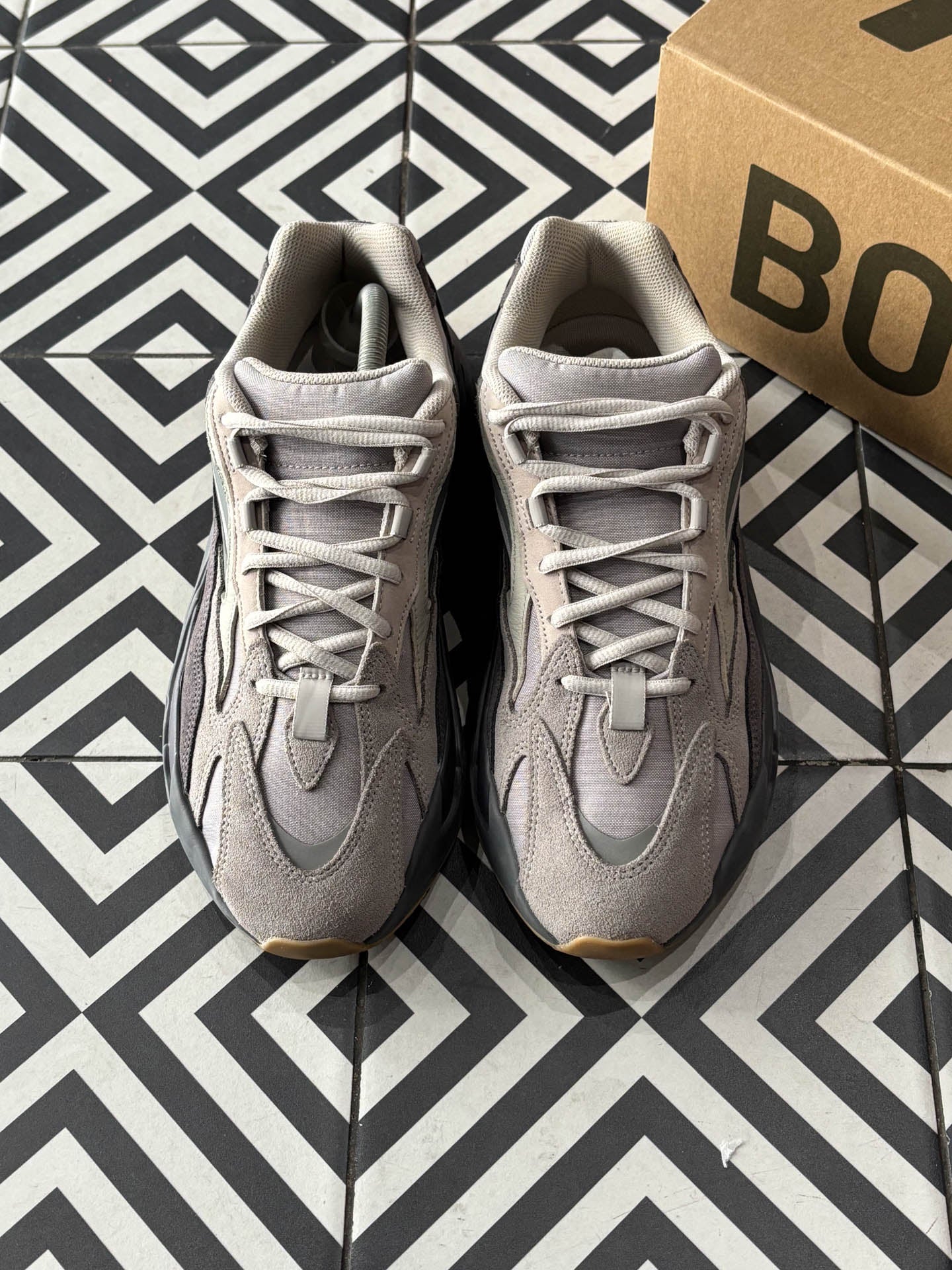 Yeezy 700 Tephra (Taille 43)