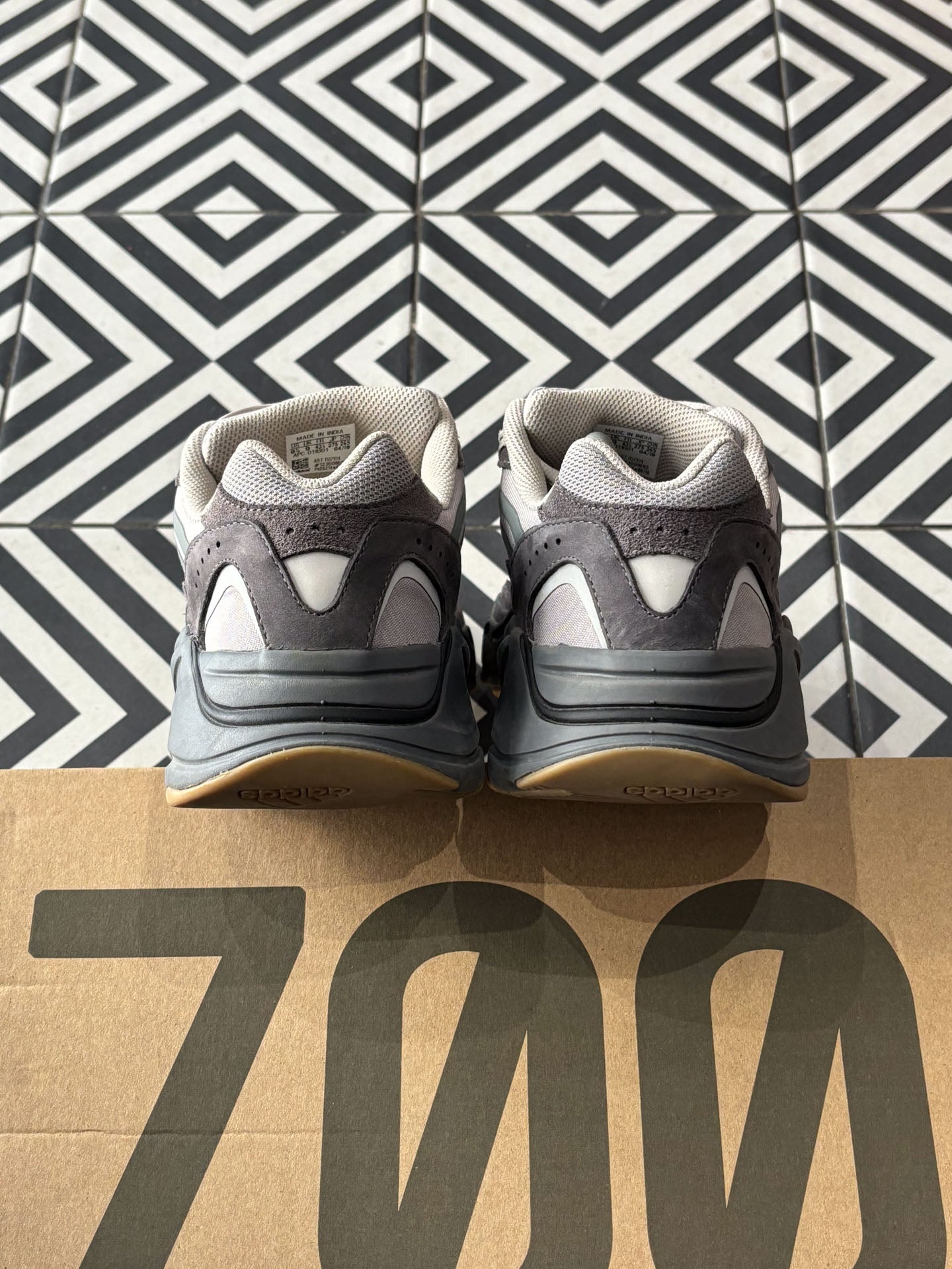 Yeezy 700 Tephra (Taille 43)