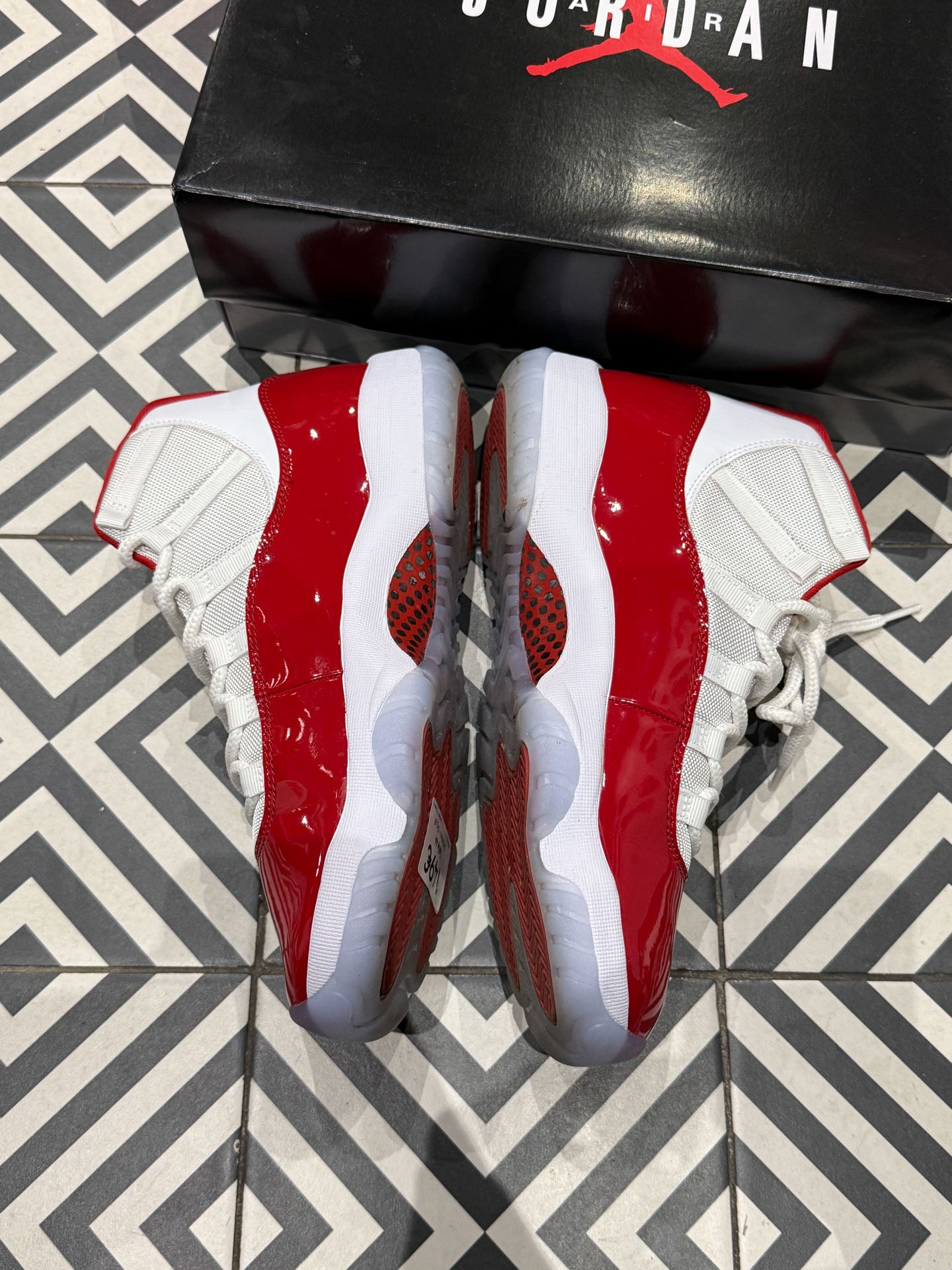 Jordan 11 Cherry (Taille 44)