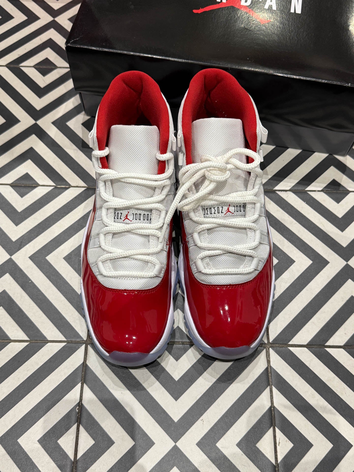 Jordan 11 Cherry (Taille 44)