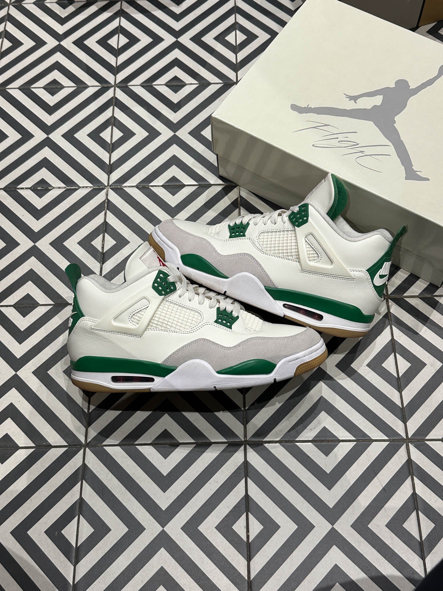 Jordan 4 SB Pine Green (Taille 47)