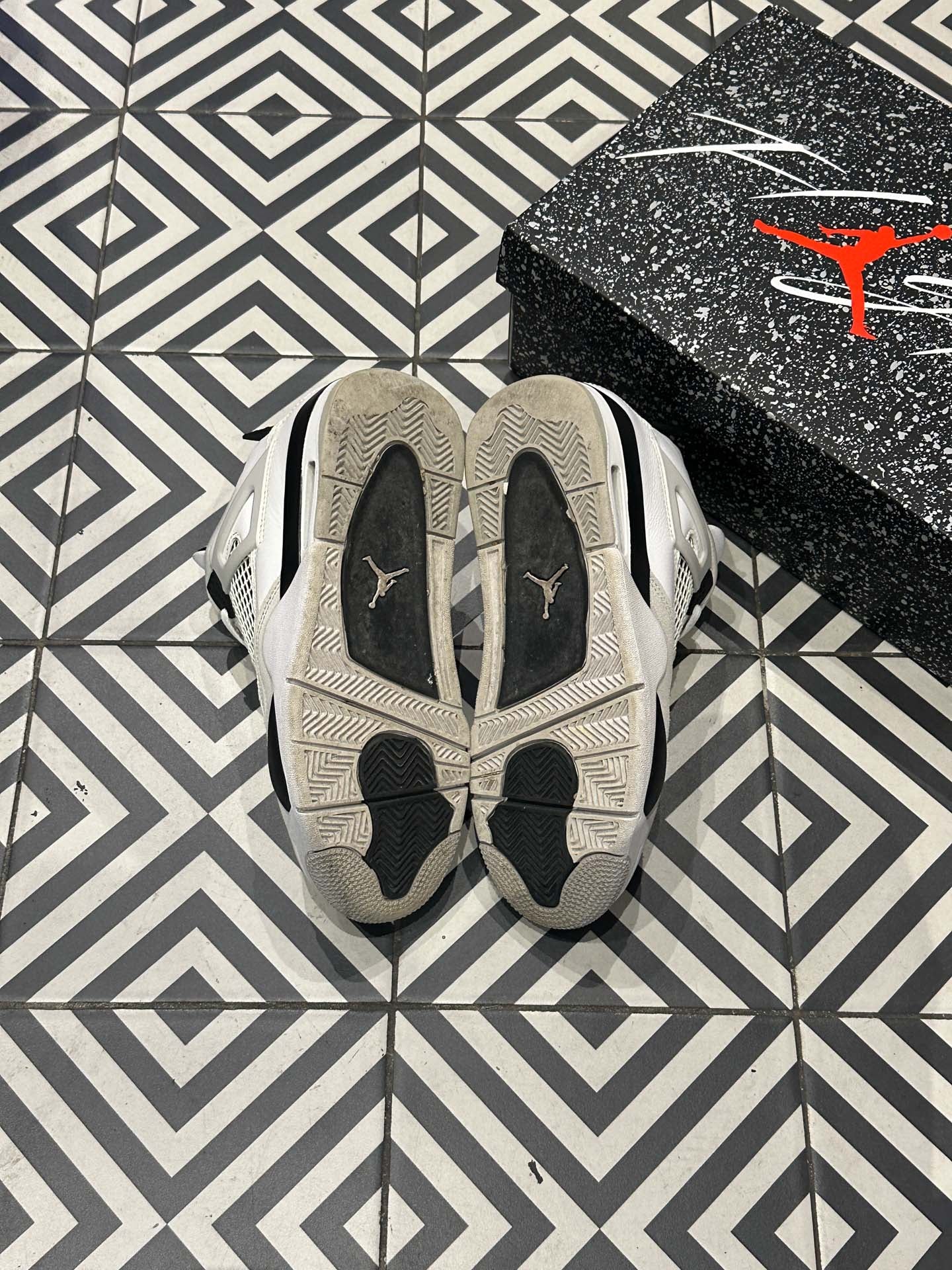 Jordan 4 Military Black (Taille 40)