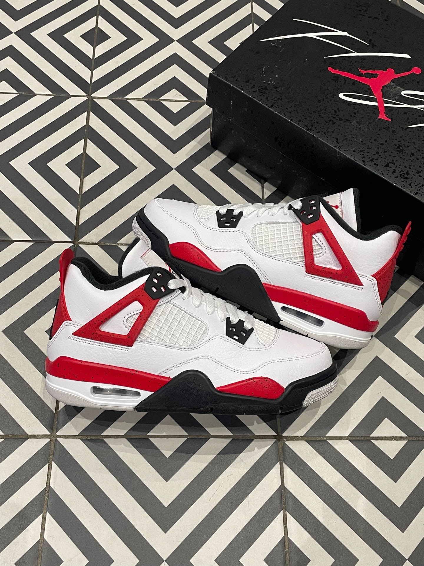 Jordan 4 Red Cement (Taille 36-36,5)