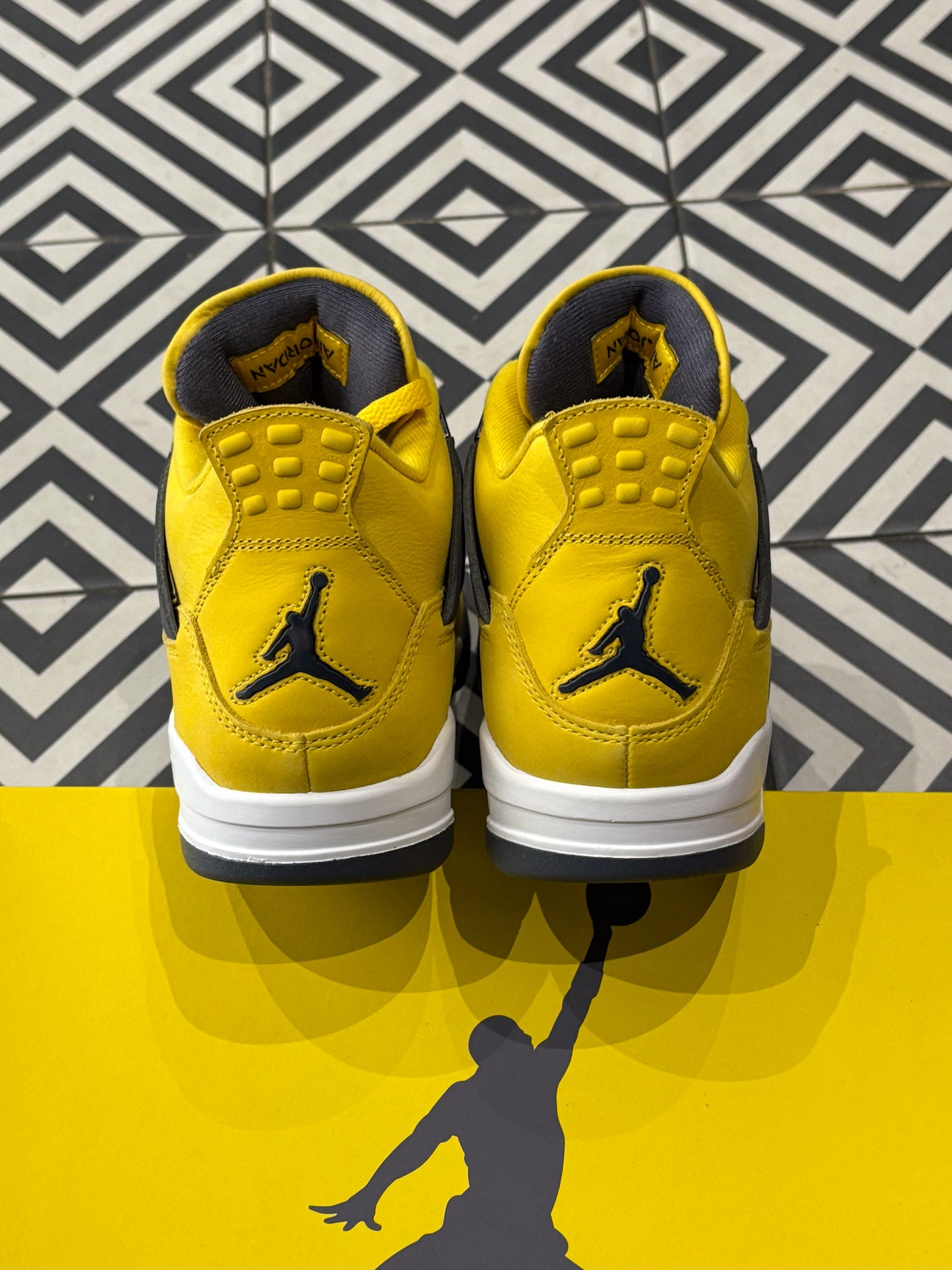 Jordan 4 Lightning (Taille 42)