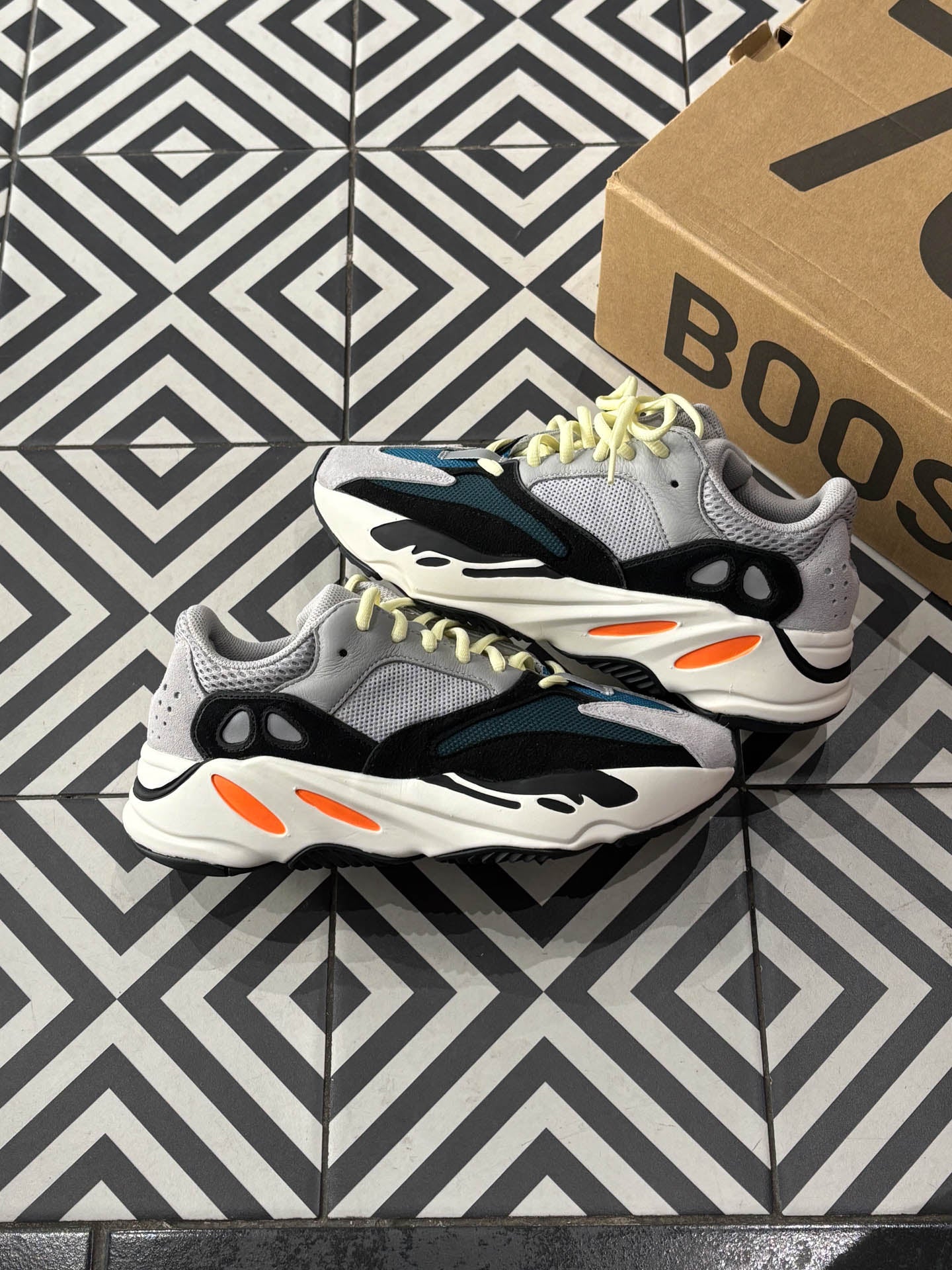 Yeezy 700 Wave Runner (Taille 40 2/3)