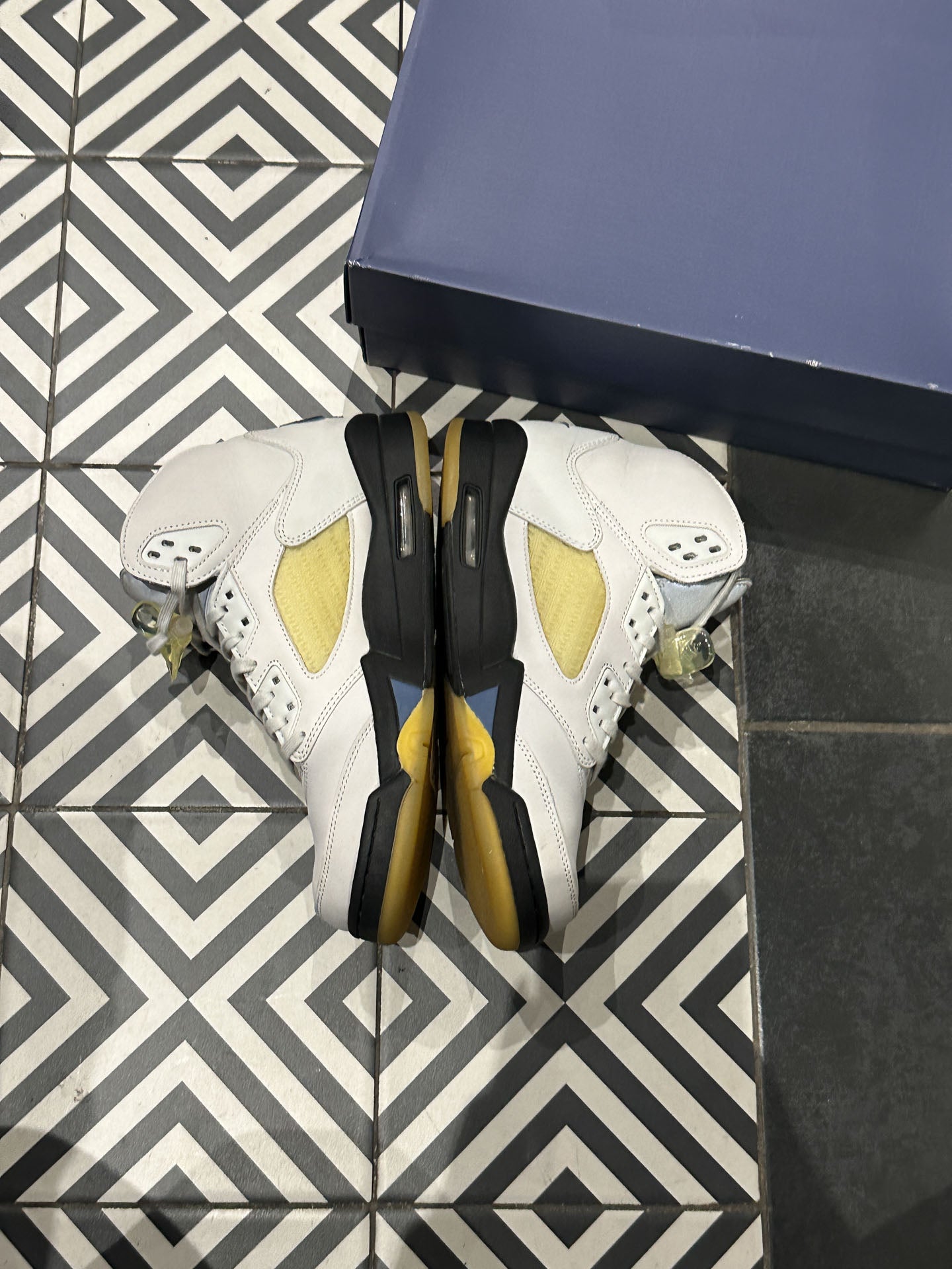 Jordan 5 A MA Maniere Dawn (Taille 43)