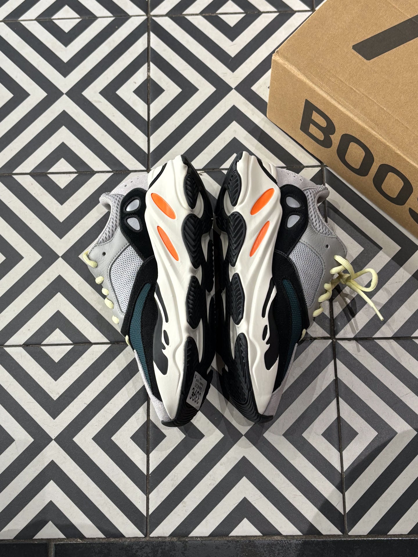 Yeezy 700 Wave Runner (Taille 40 2/3)