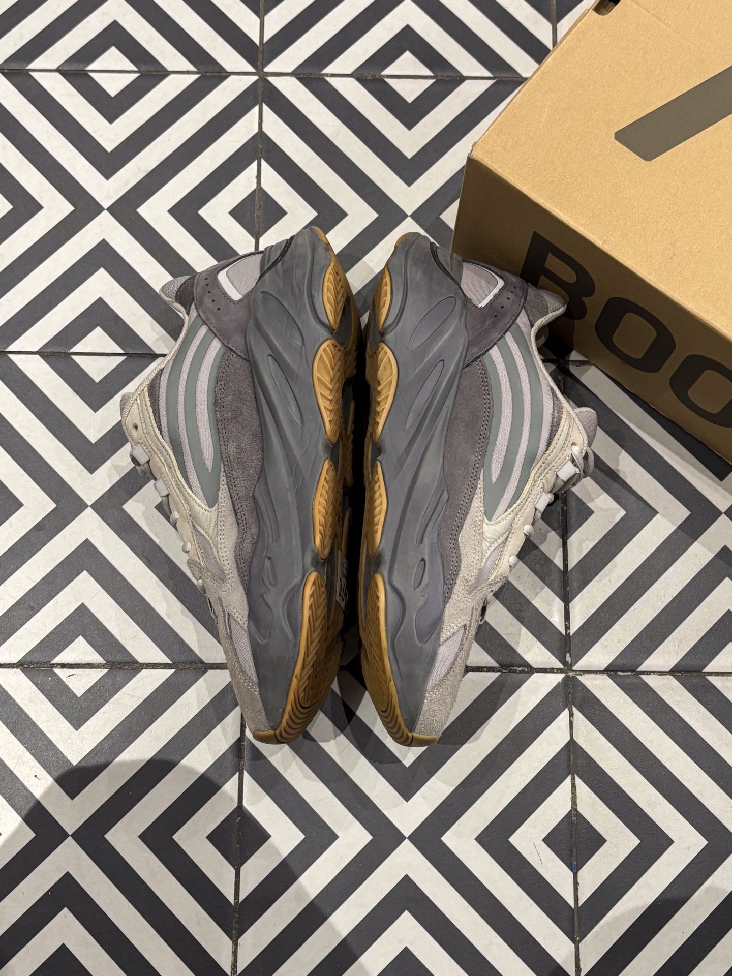 Yeezy 700 Tephra (Taille 44,5)