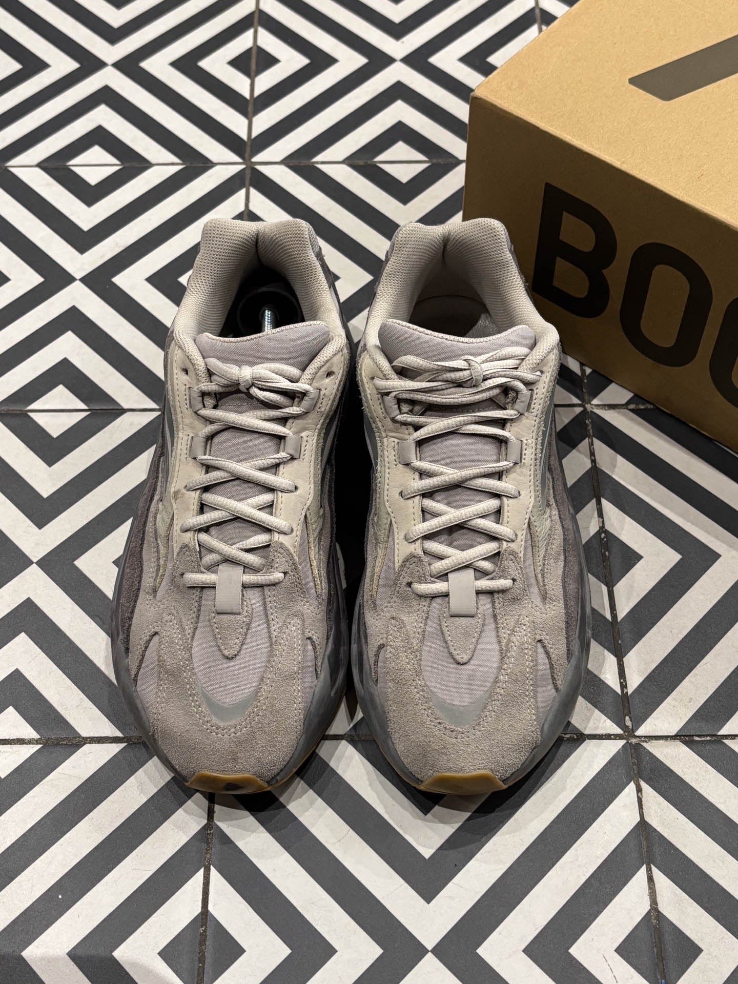 Yeezy 700 Tephra (Taille 44,5)