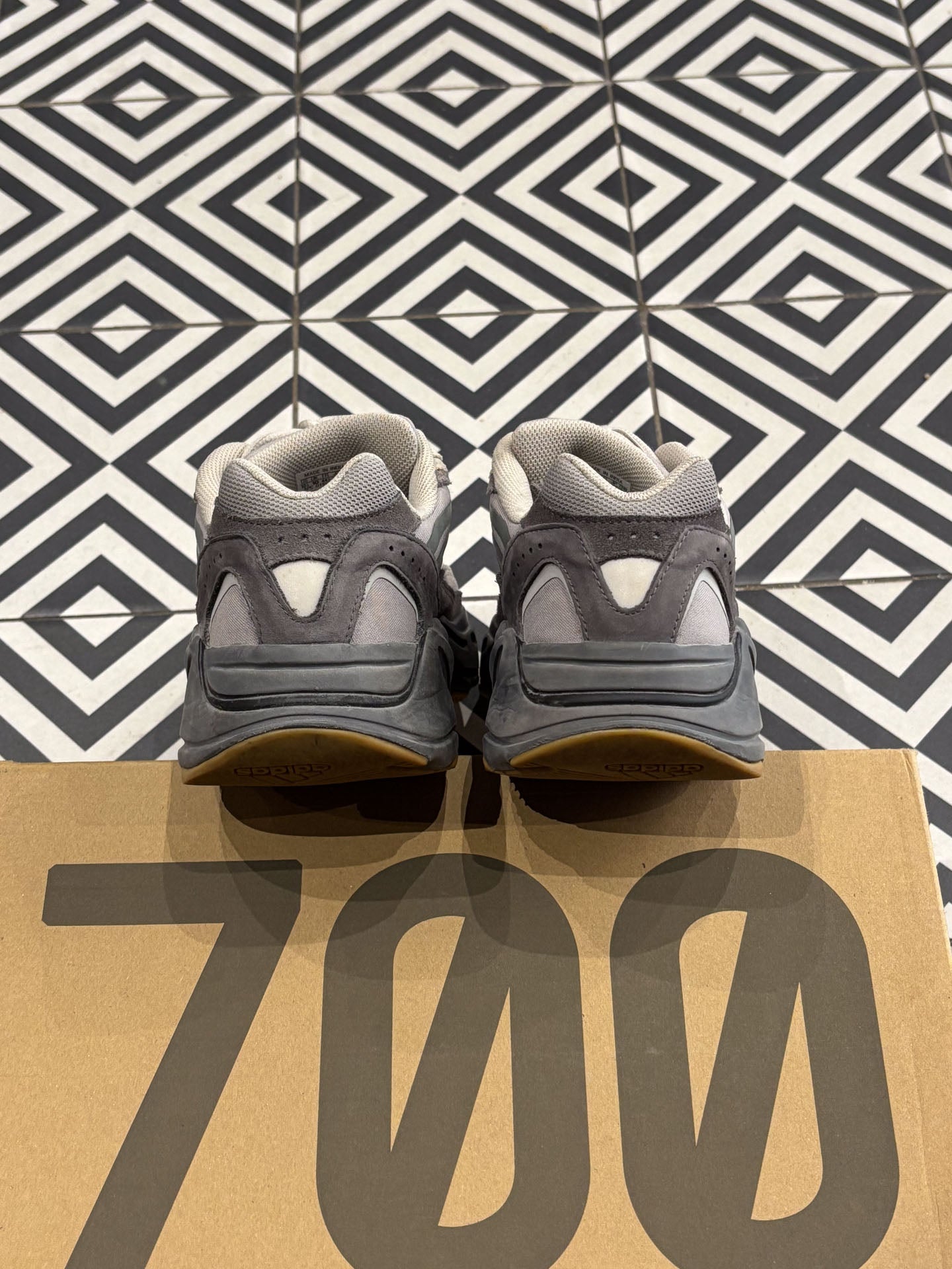 Yeezy 700 Tephra (Taille 44,5)