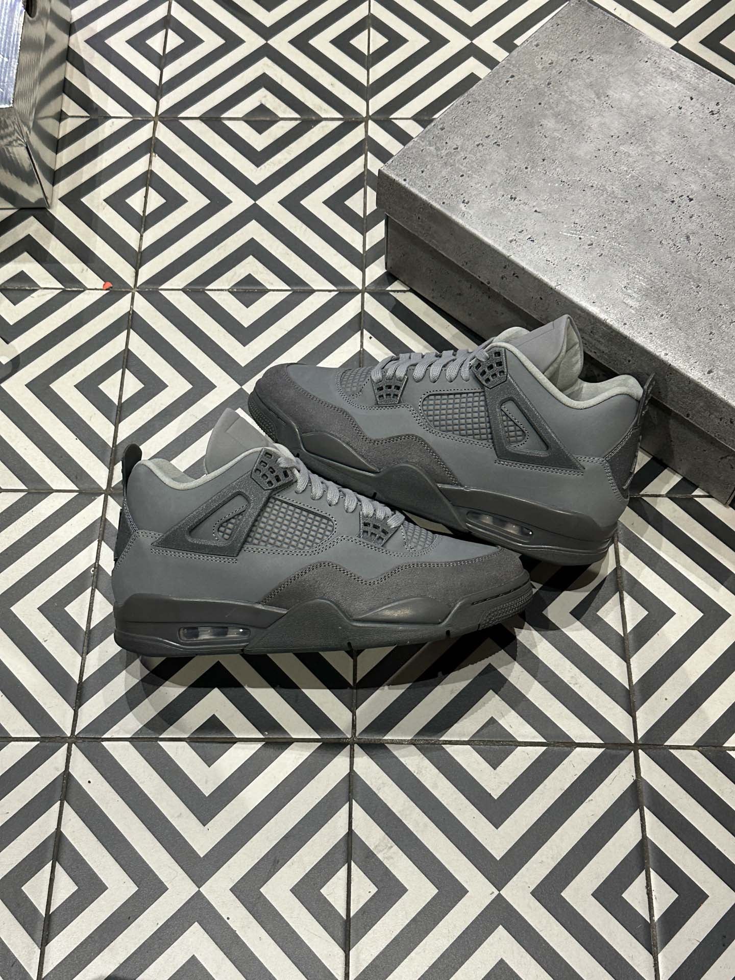 Jordan 4 Wet Cement (Taille 43)