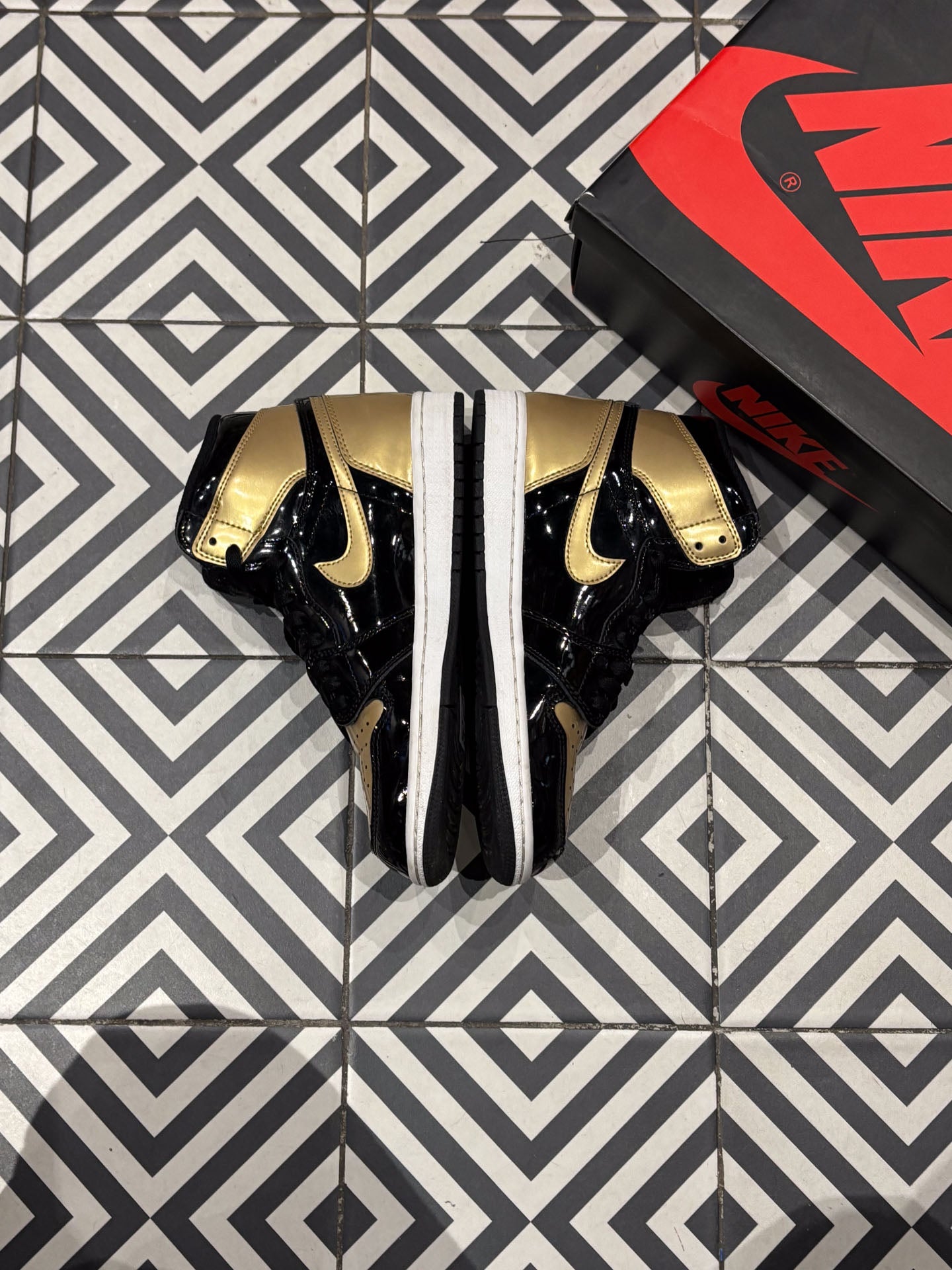 Jordan 1 High Gold Toe (Taille 40,5)