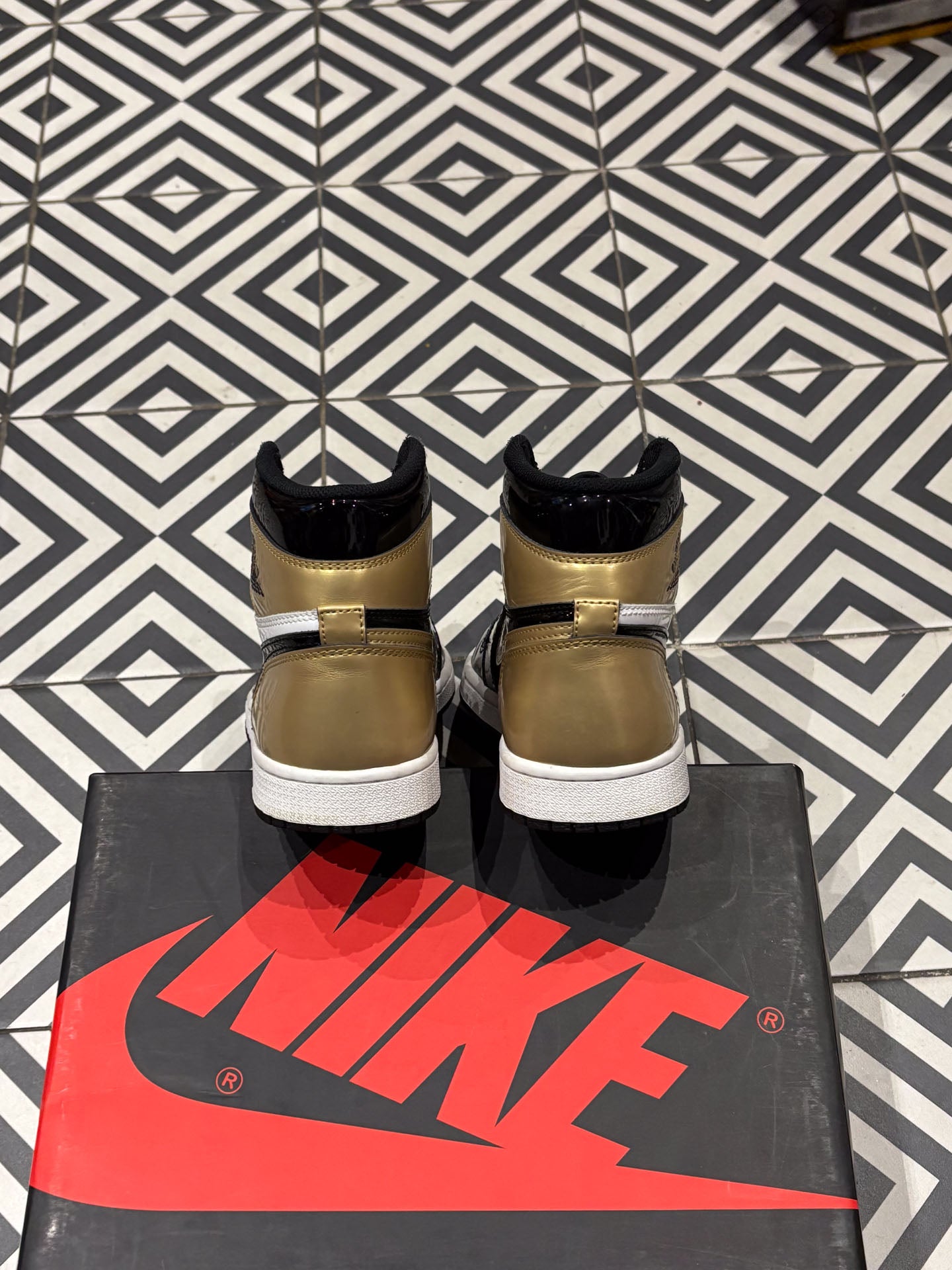 Jordan 1 High Gold Toe (Taille 40,5)