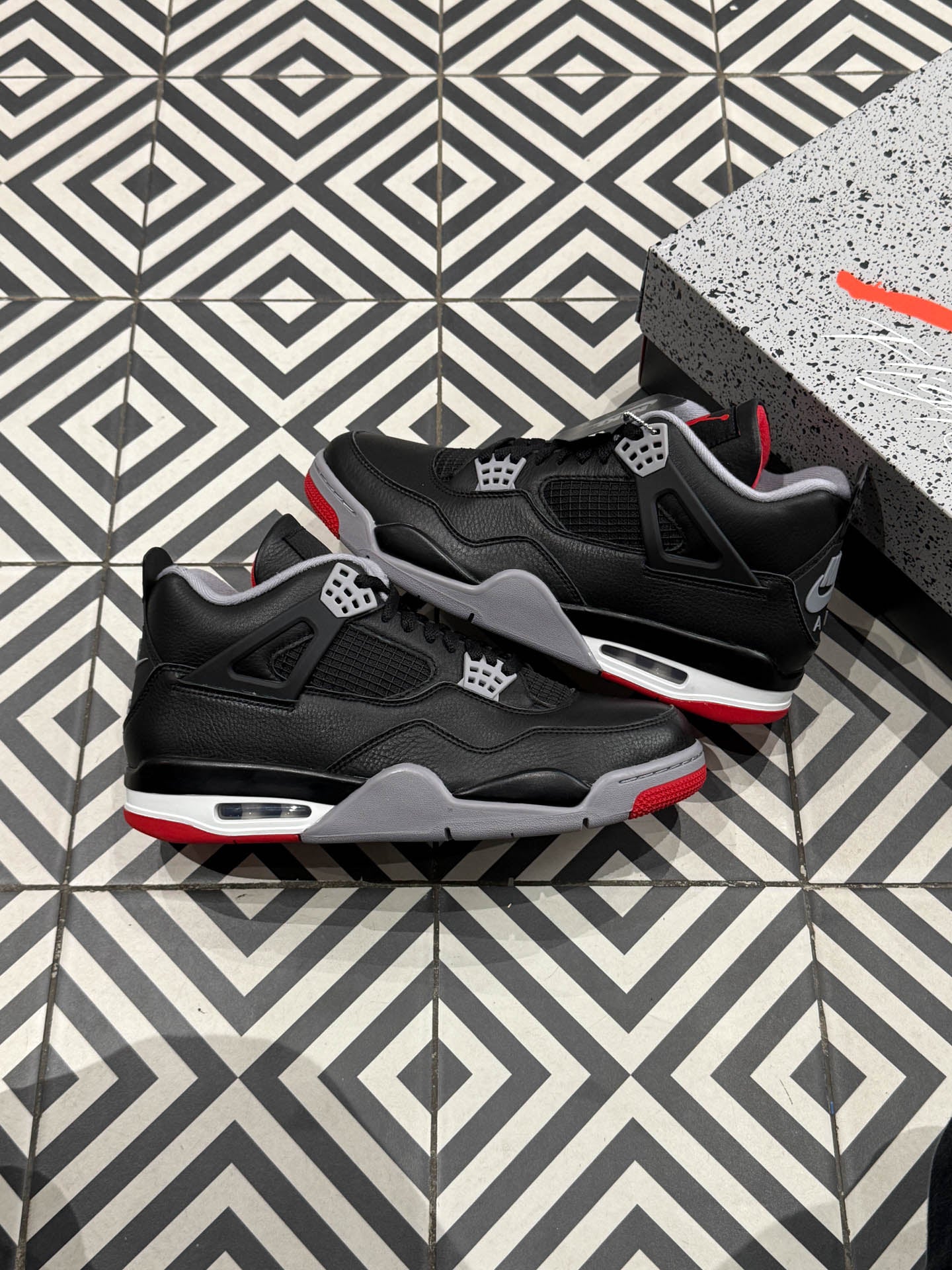 Jordan 4 Bred Reimagined (Taille 40/45)