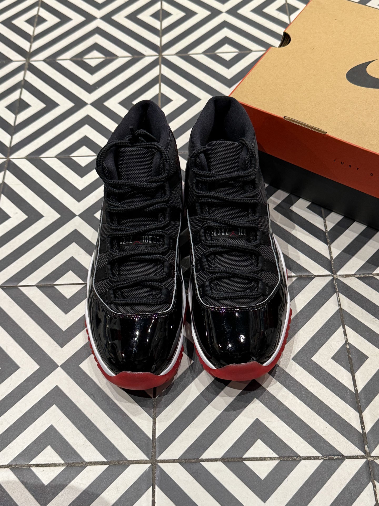 Jordan 11 Bred (Taille 43)