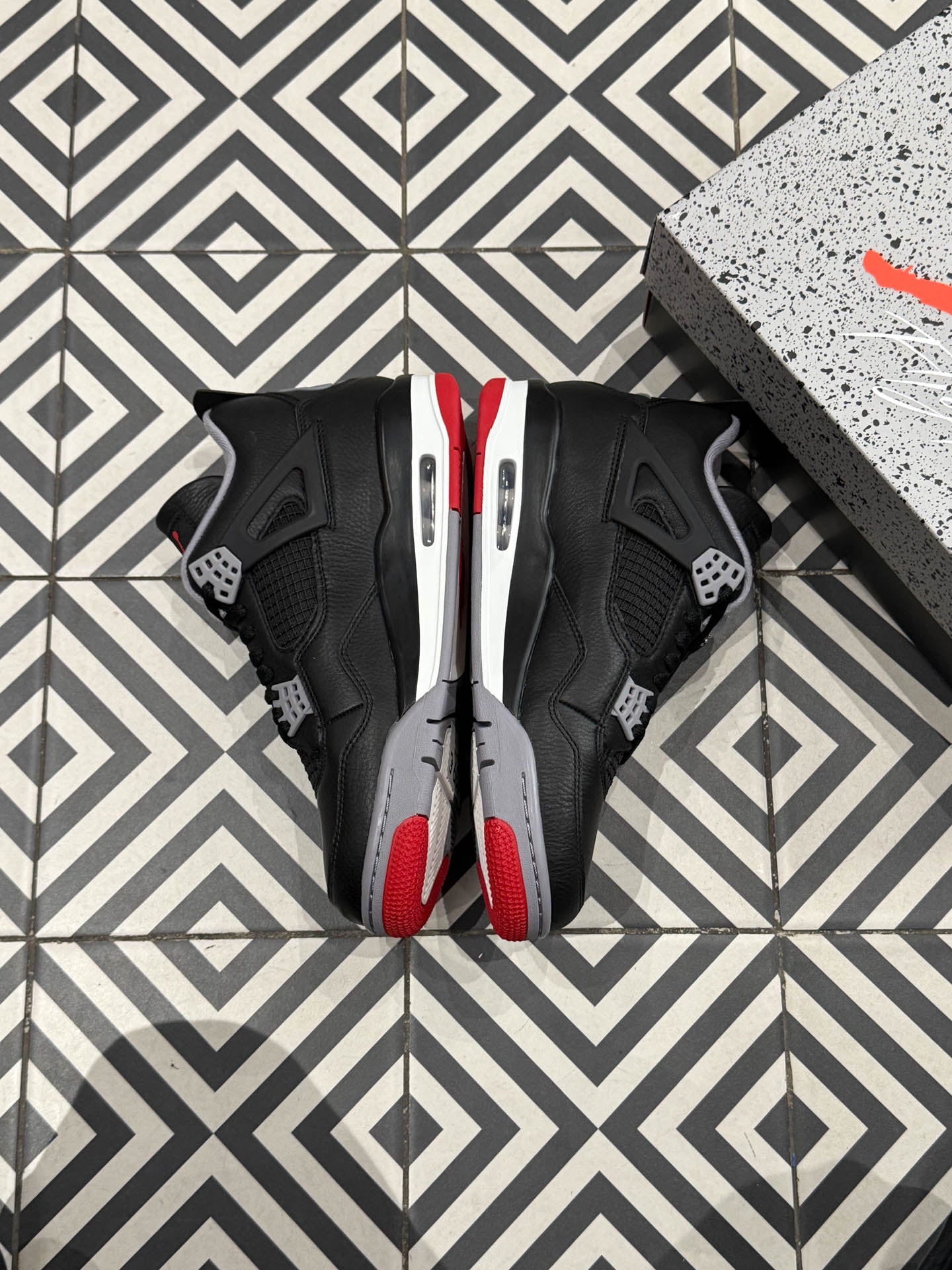 Jordan 4 Bred Reimagined (Taille 40/45)