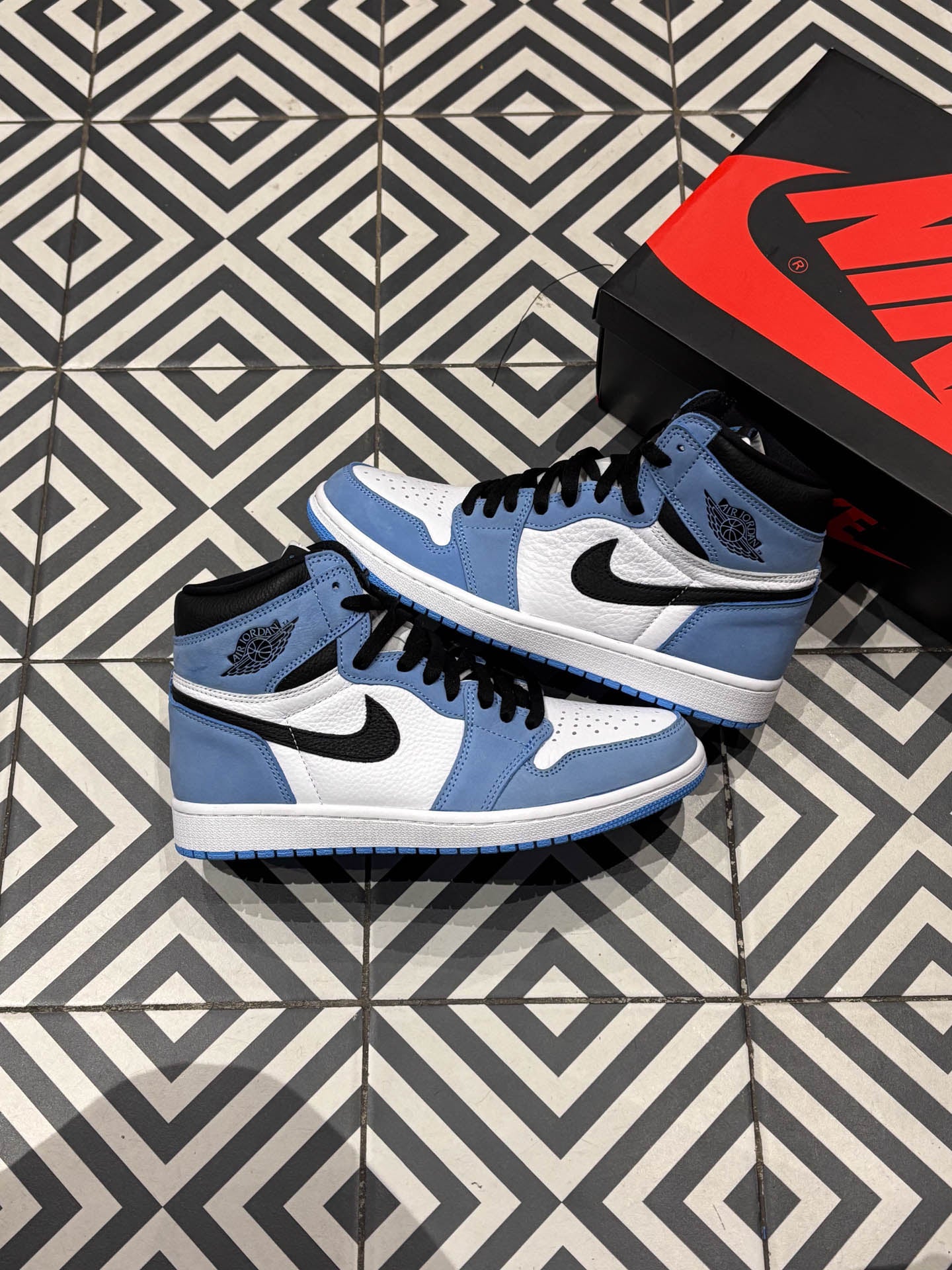 Jordan 1 High University Blue (Taille 41)