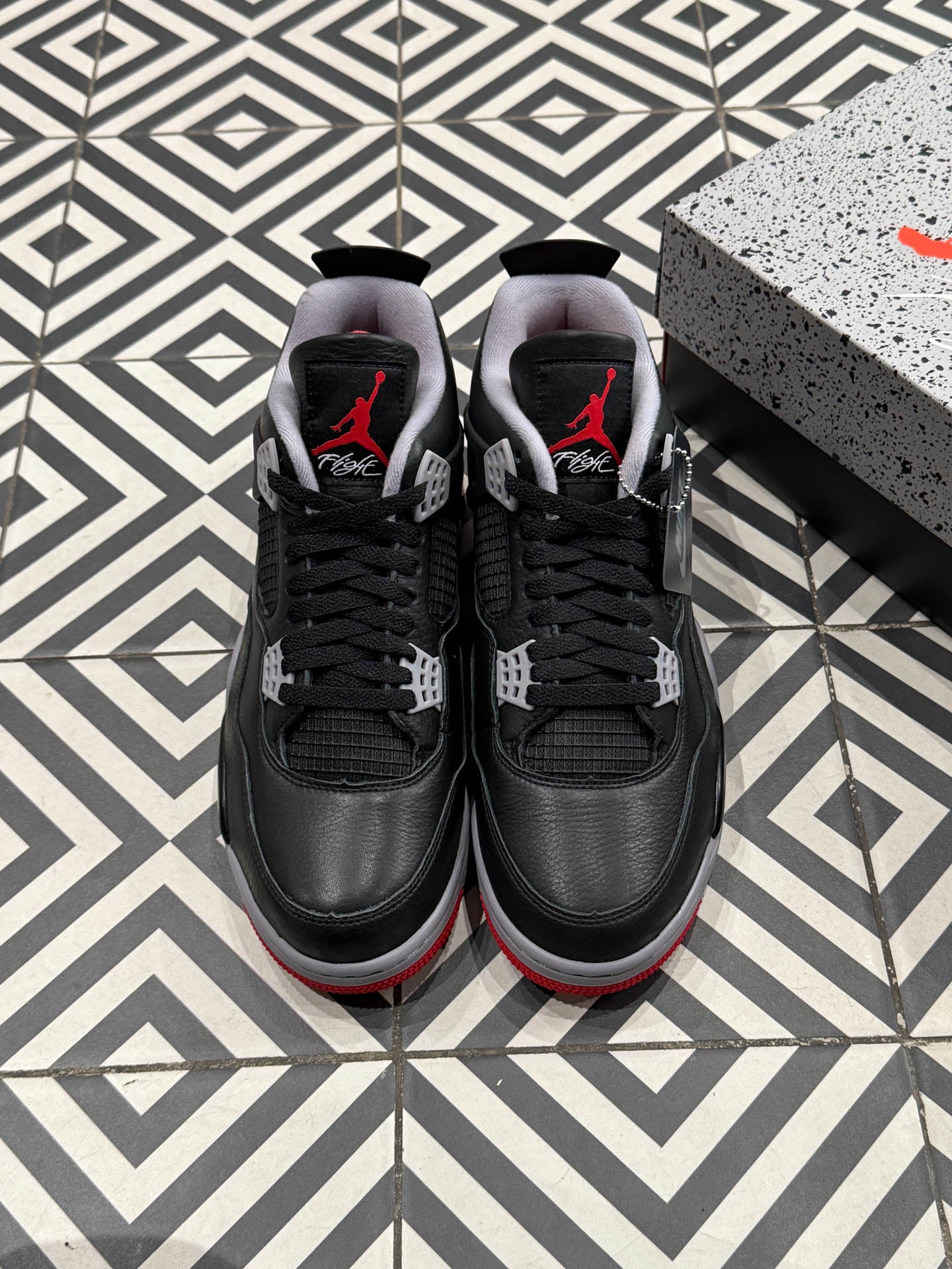 Jordan 4 Bred Reimagined (Taille 40/45)