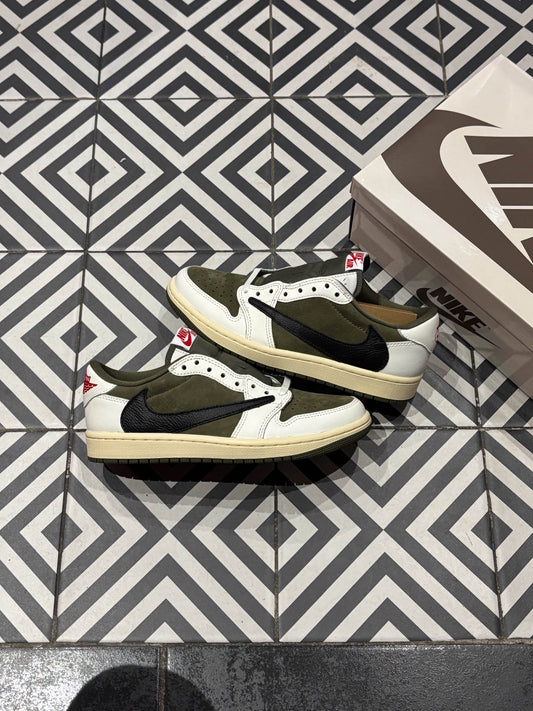 Jordan 1 Low Travis Scott Medium Olive (Taille 38,5)